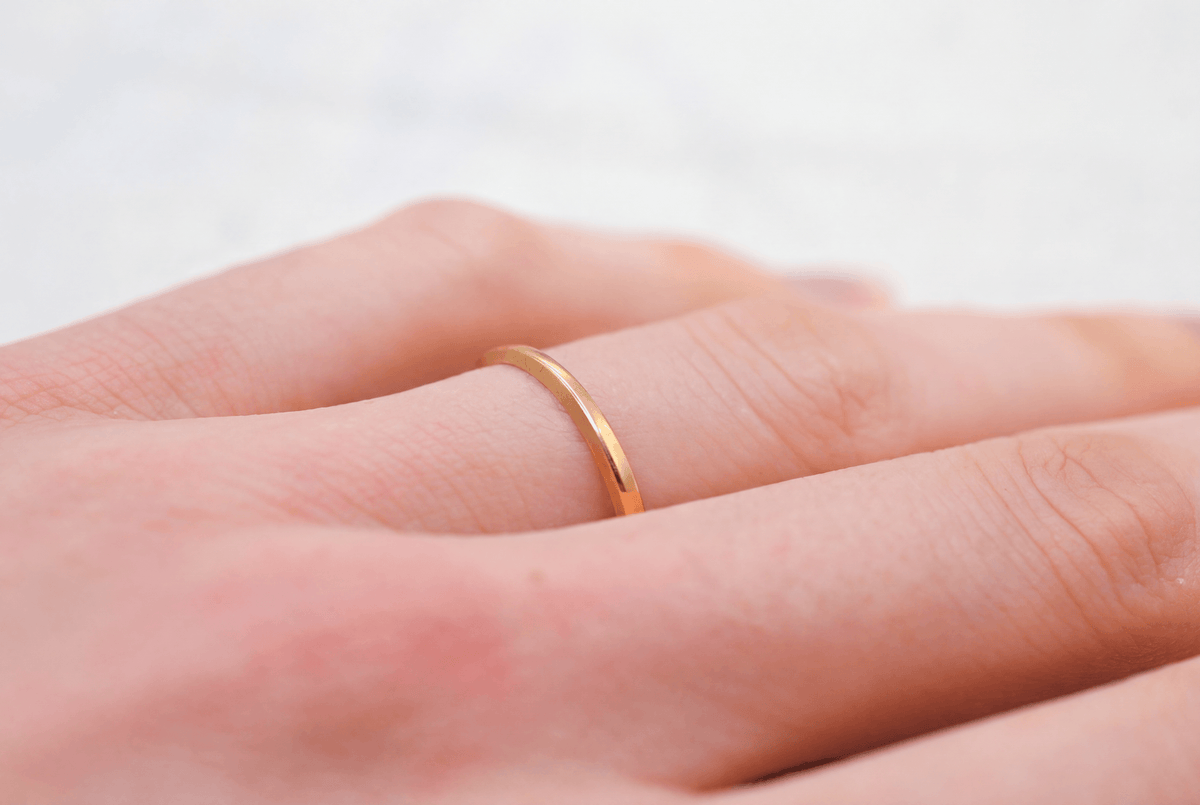 Alliance-lisse-en-or-jaune-18-carats-alliance-mariage