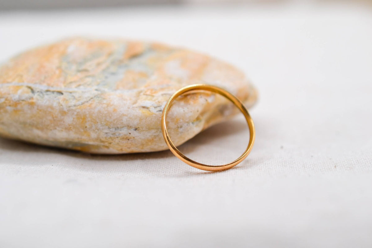 Alliance-lisse-en-or-jaune-18-carats-bague-femme