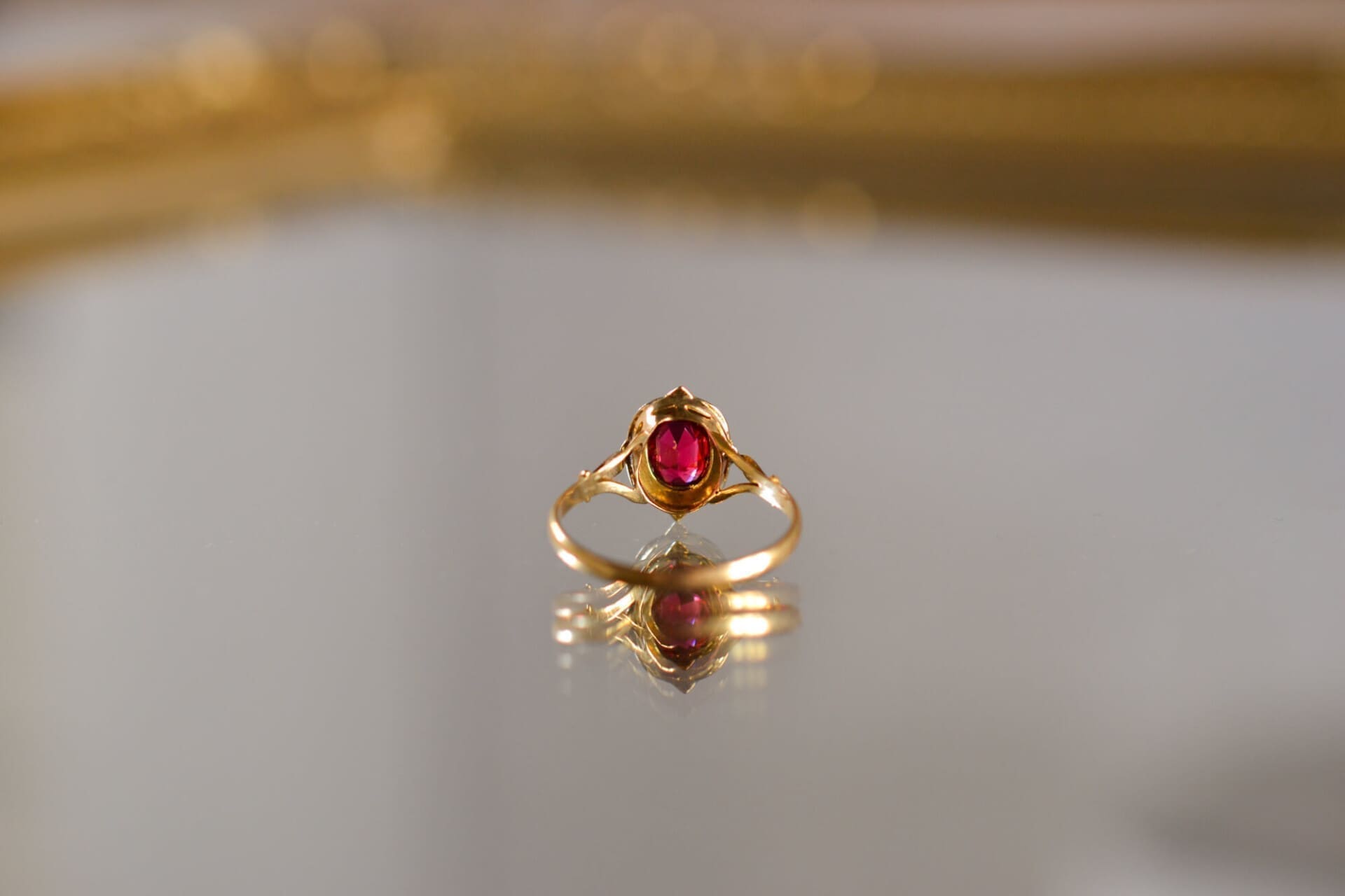 Marguerite ovale 2 Ors et verre rouge