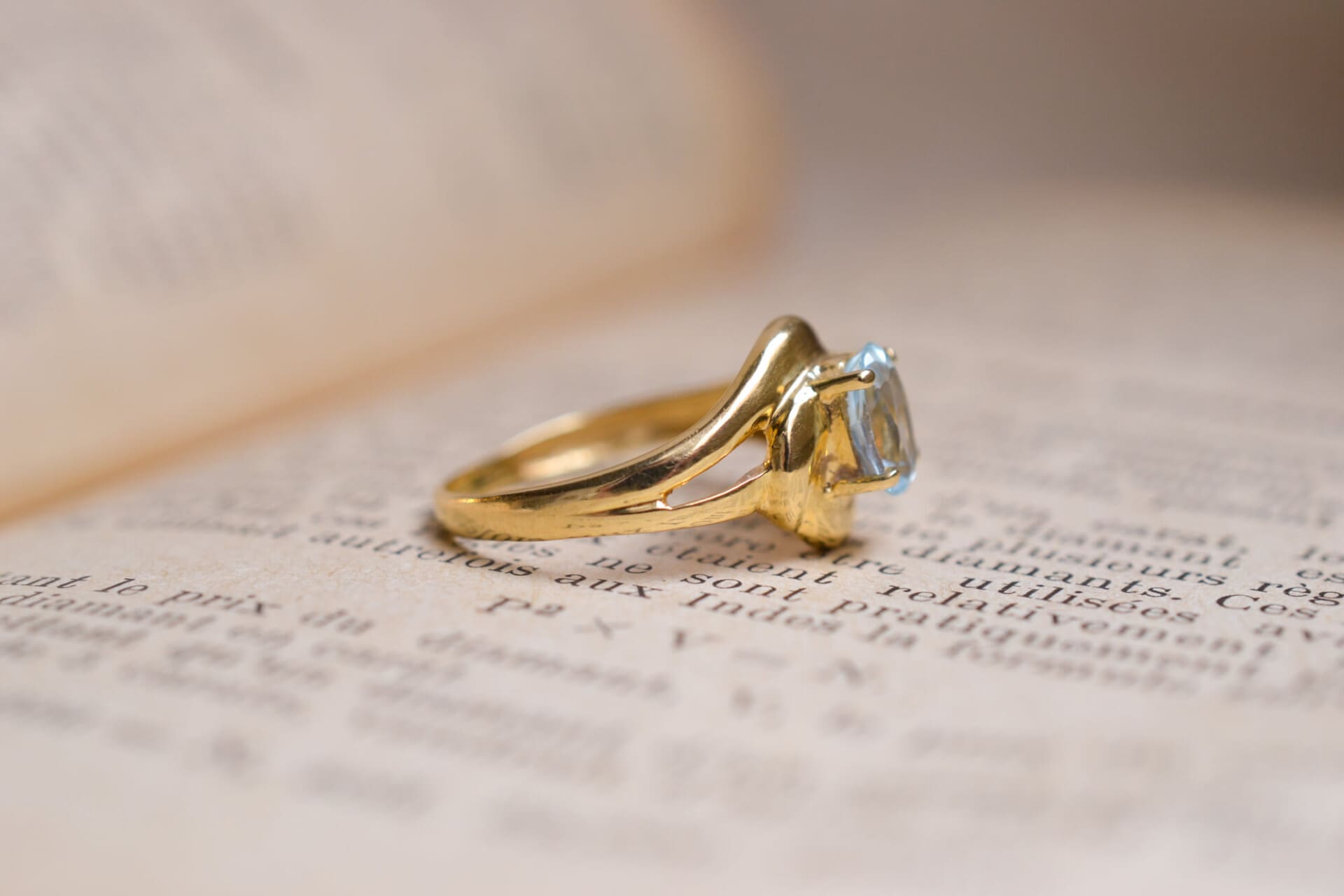 Bague Aigue-Marine décor tourbillon