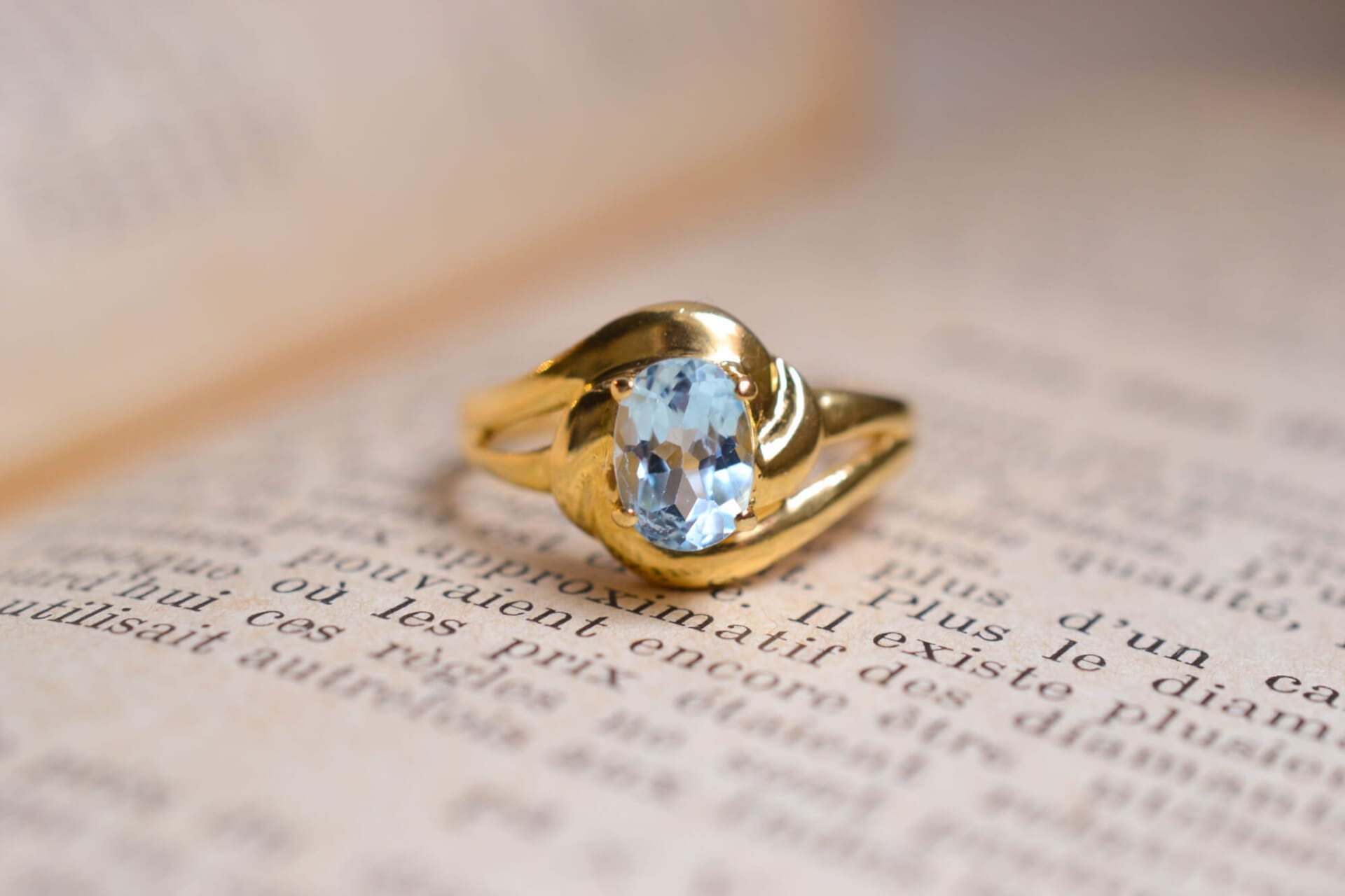 Bague Aigue-Marine décor tourbillon