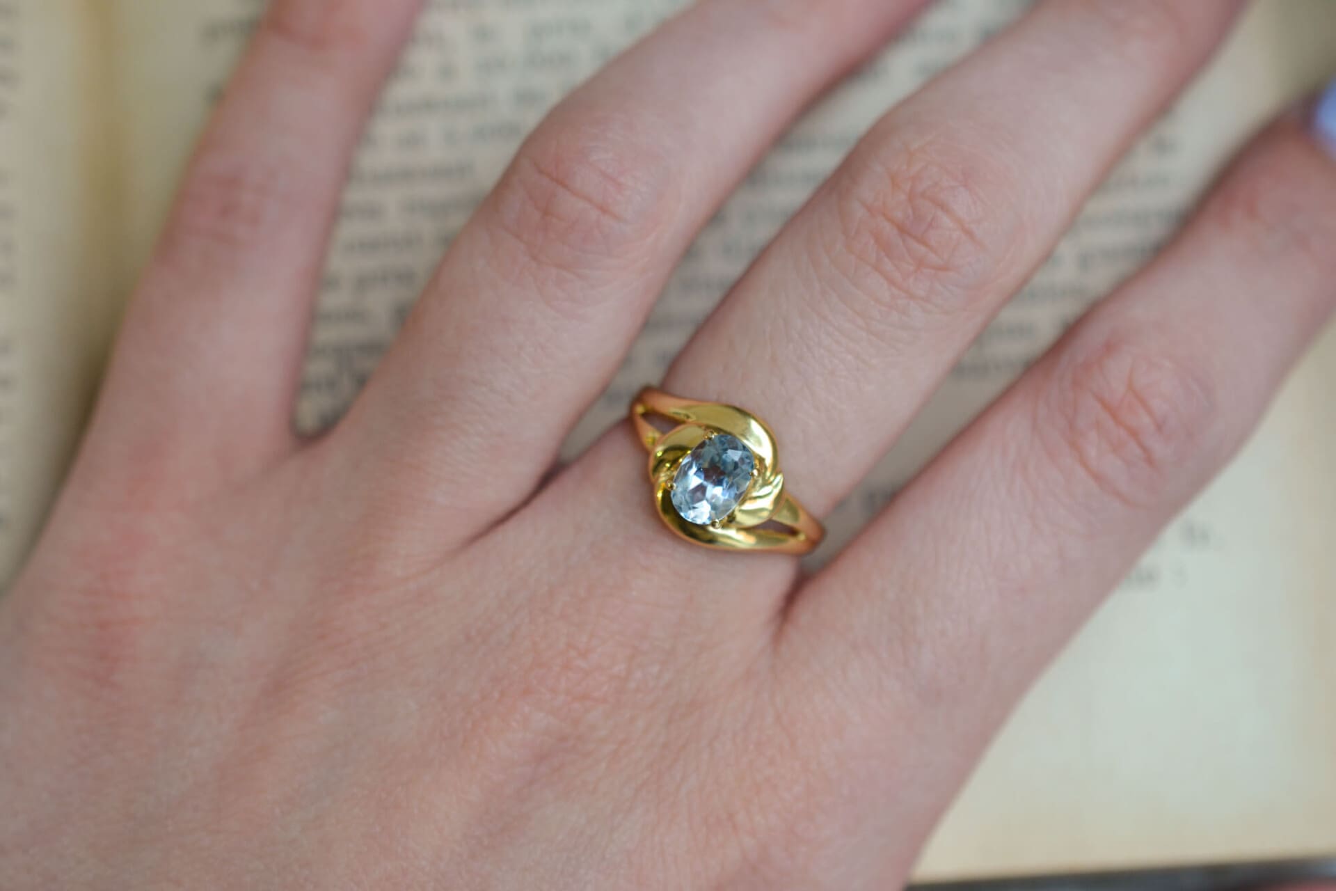 Bague Aigue-Marine décor tourbillon