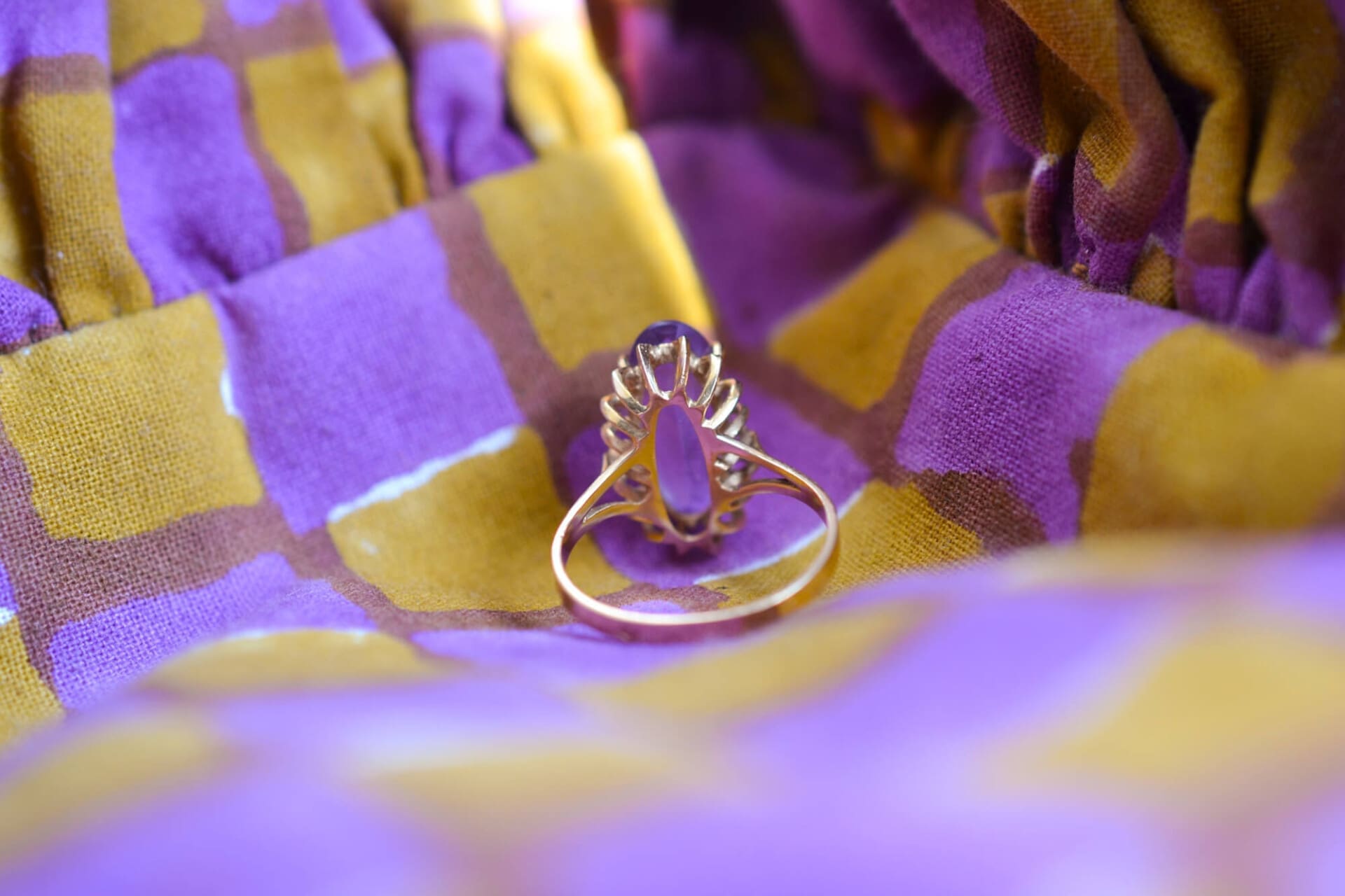 Bague Améthyste ovale sertie griffes