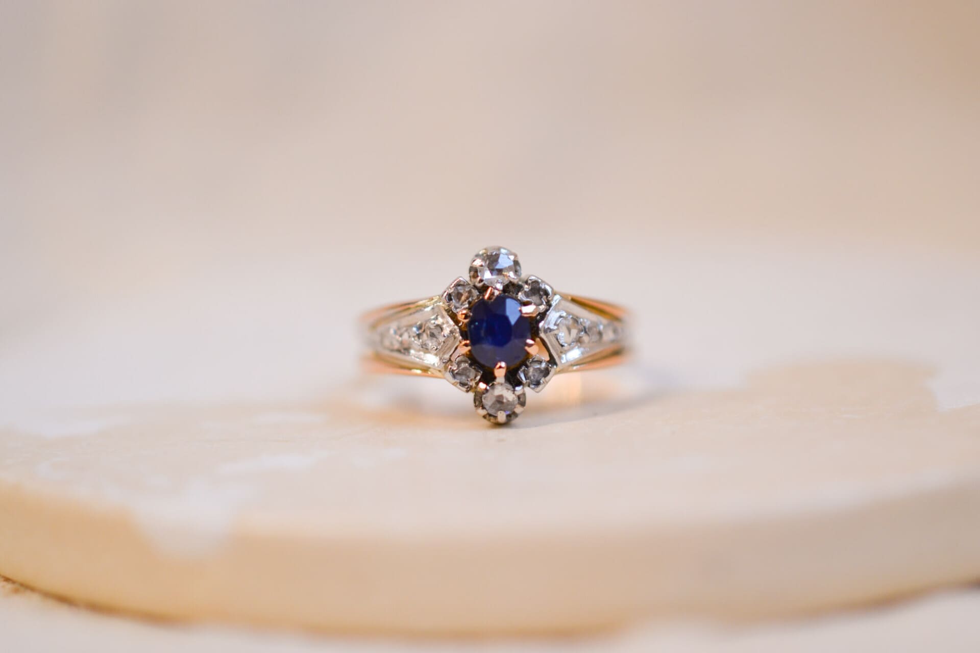 Bague Art Déco Saphir et Diamants
