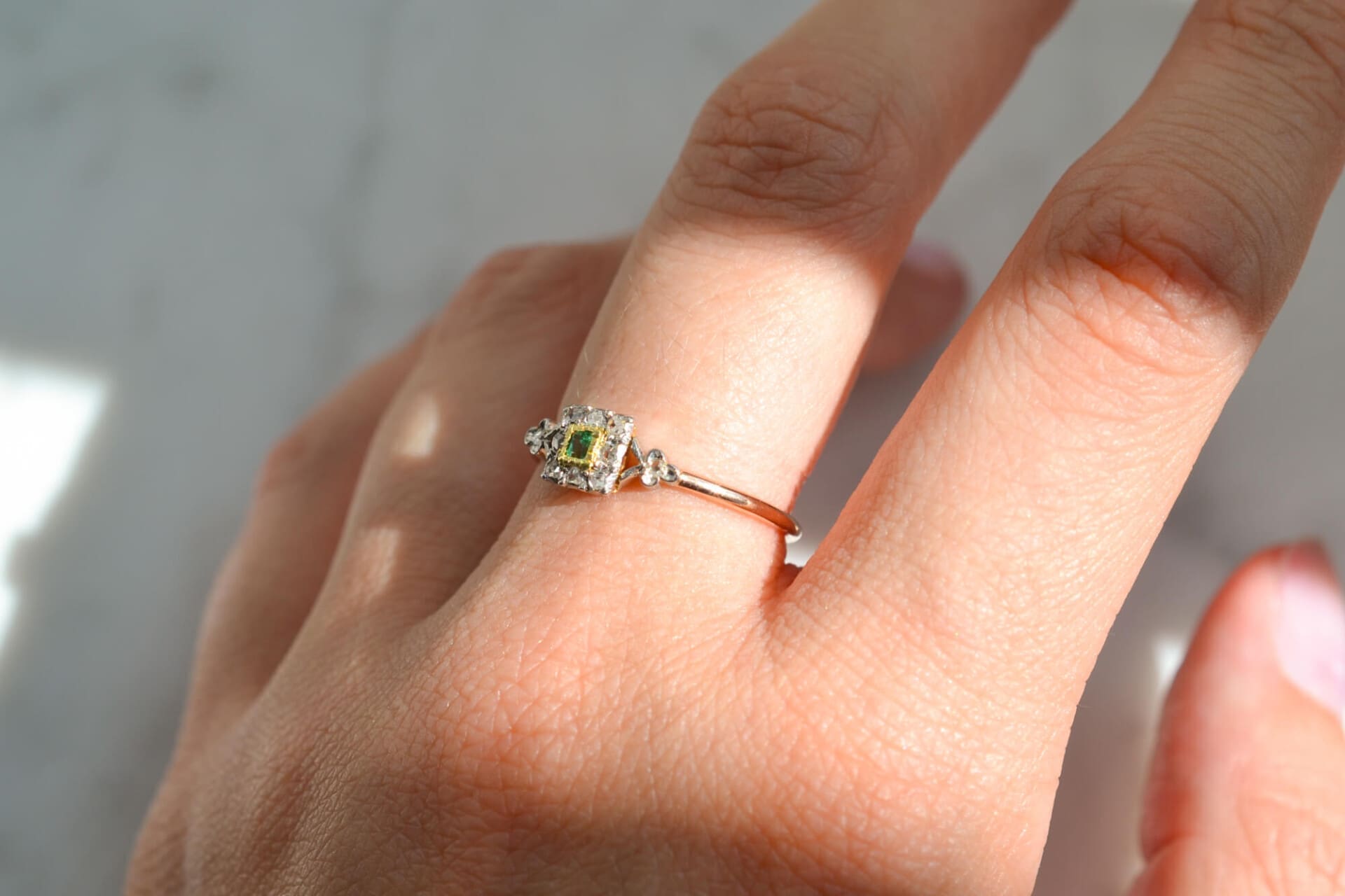 Bague Art Déco Émeraude et Diamants