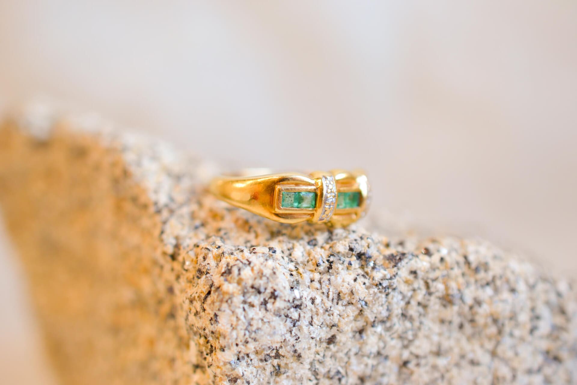 Bague style Art Déco Émeraudes et Diamants