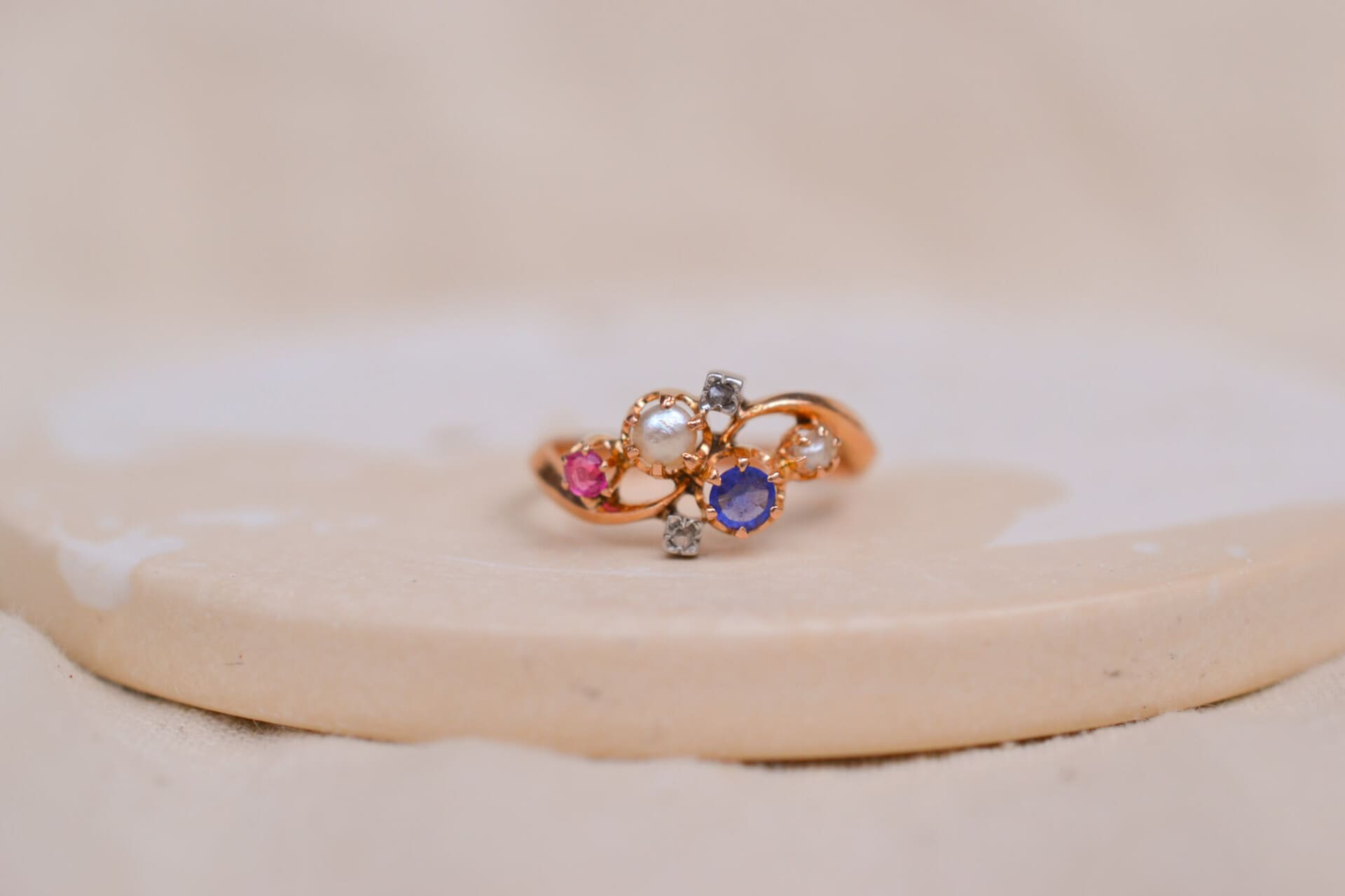 Bague Diamants, Perles et Doublet-Grenat verre
