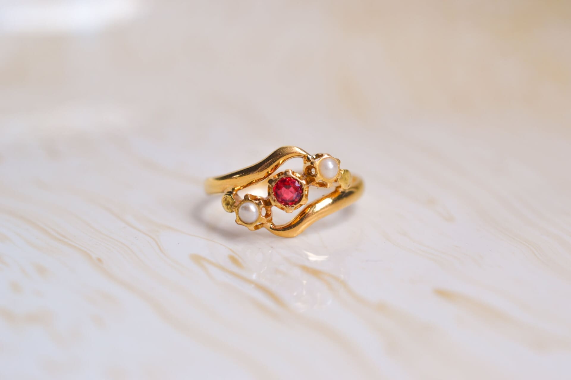 Bague Art Nouveau pierre rouge et Perles