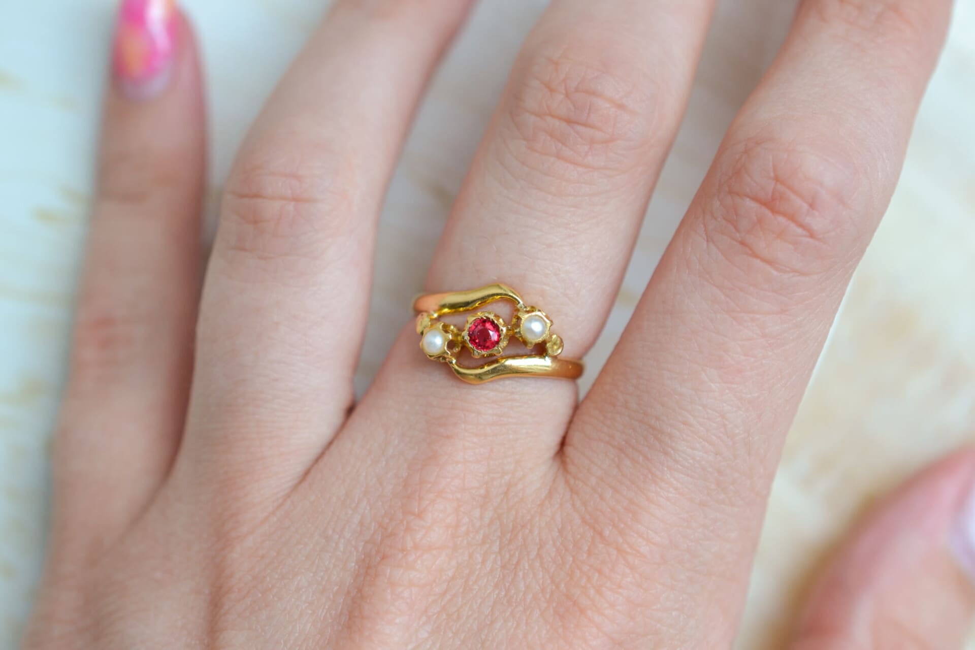 Bague Art Nouveau pierre rouge et Perles