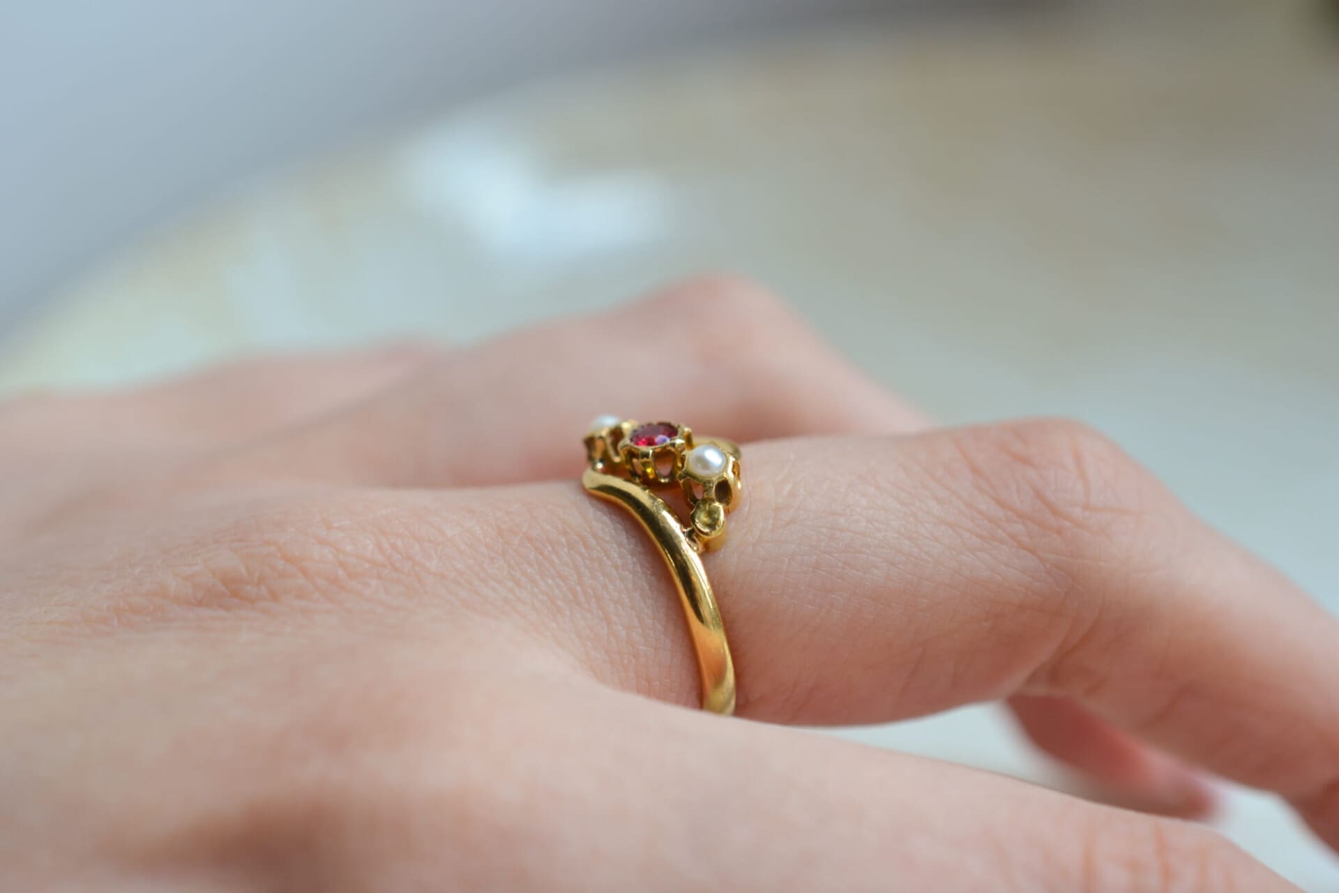 Bague Art Nouveau pierre rouge et Perles