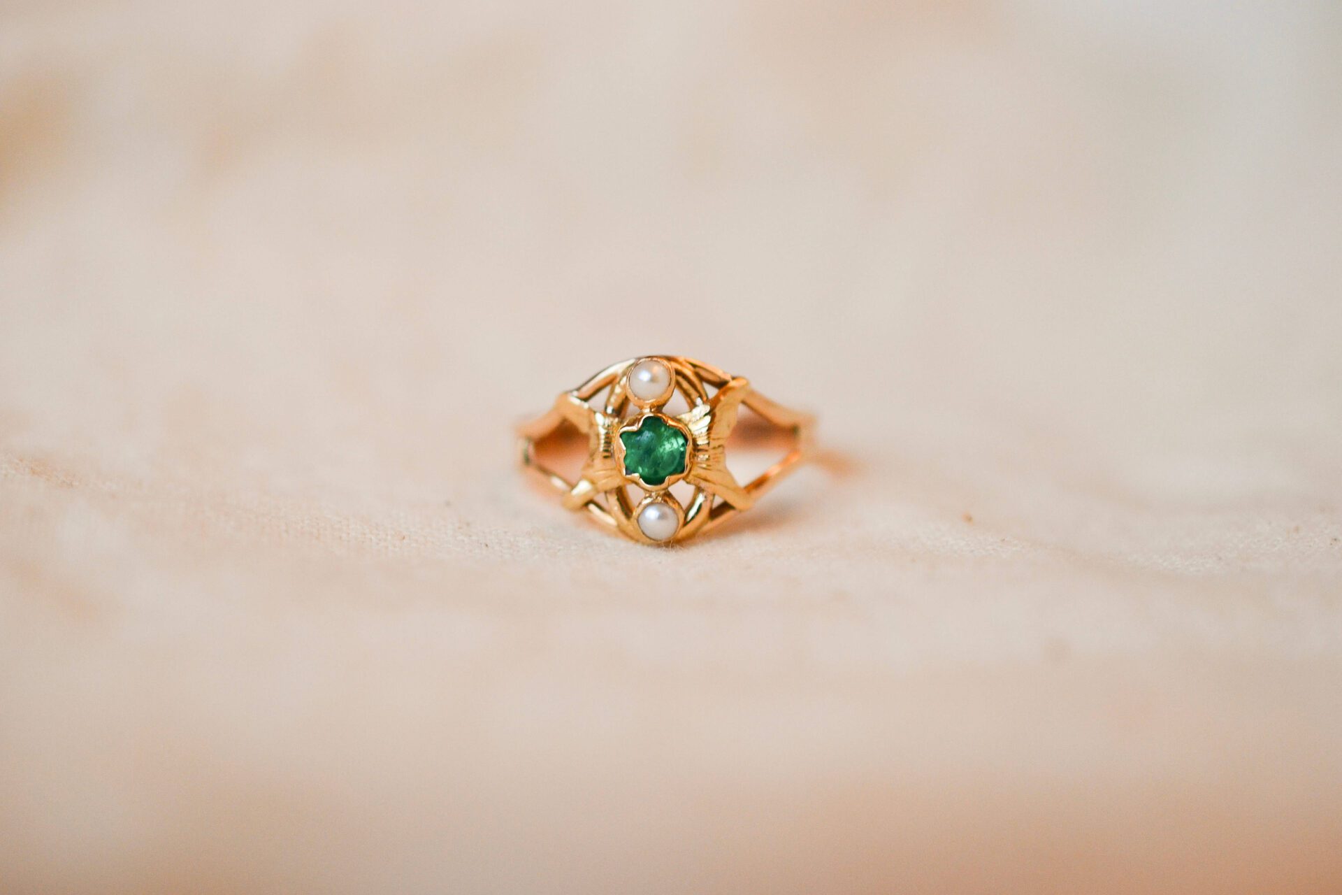 Bague Art Nouveau pierre verte