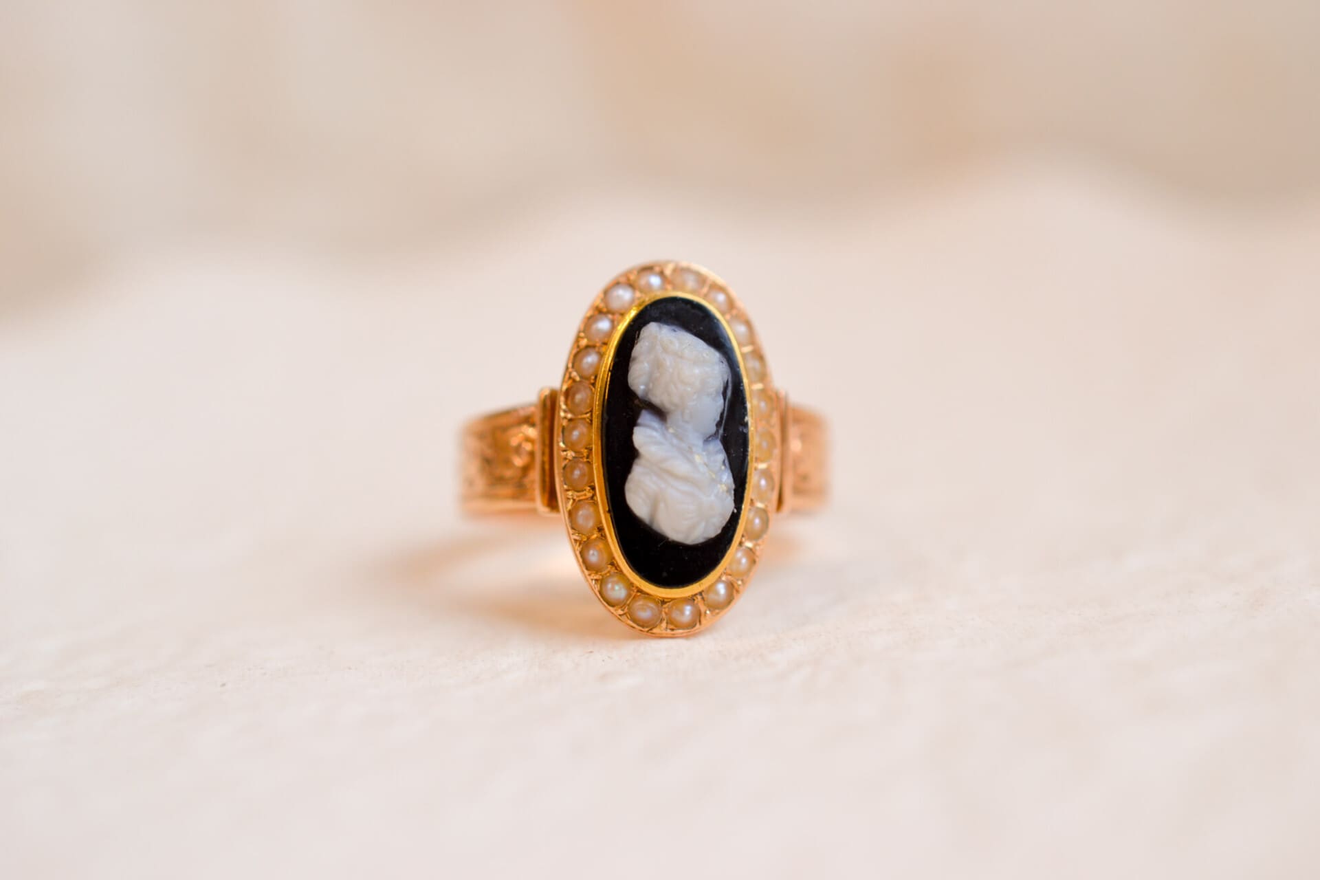 Bague Marquise Camée sur Agate et demi-perles
