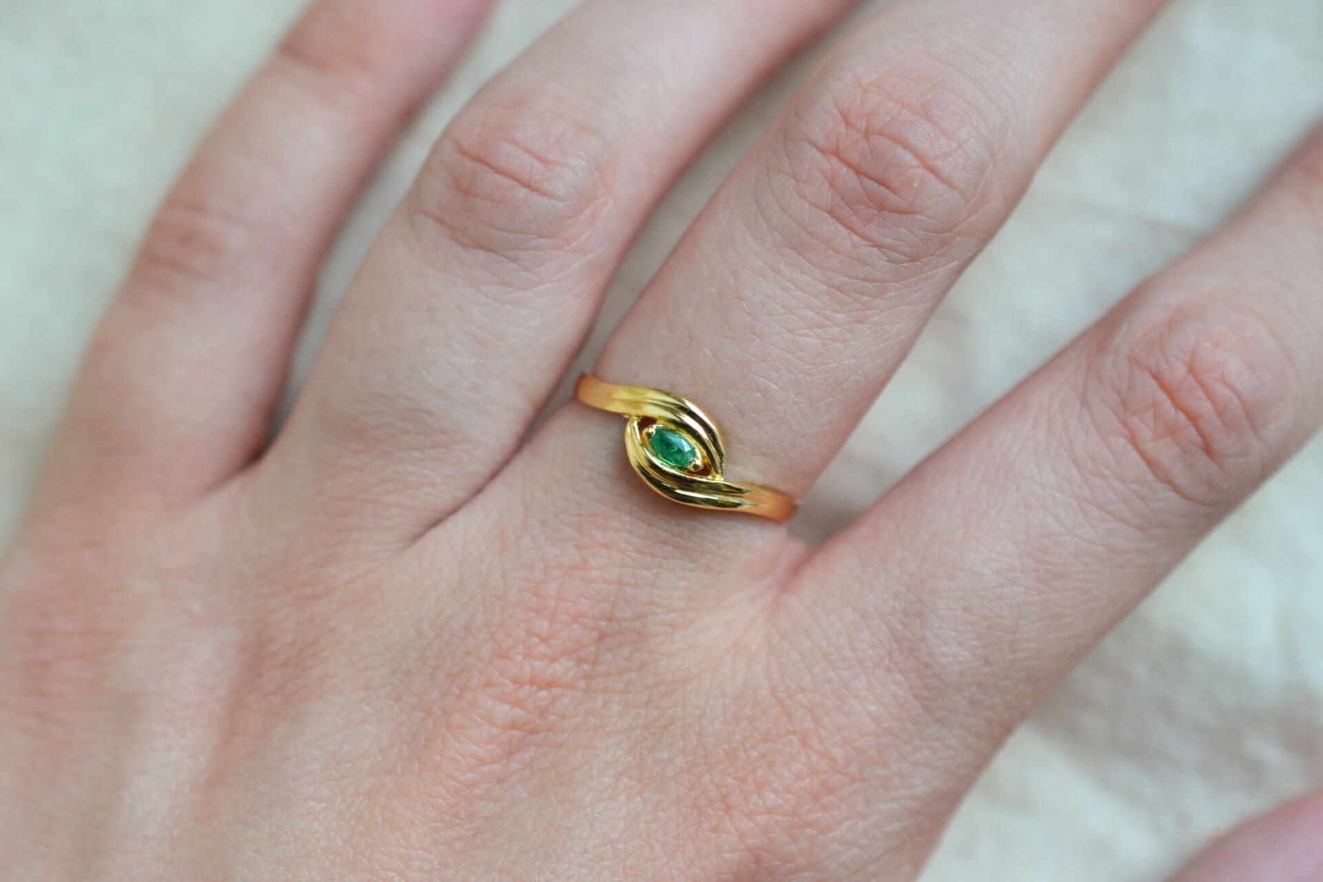 Bague Émeraude motif volute