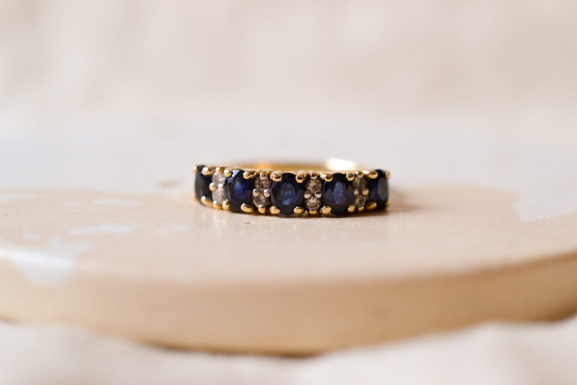 Bague Jarretière Saphirs et Diamants
