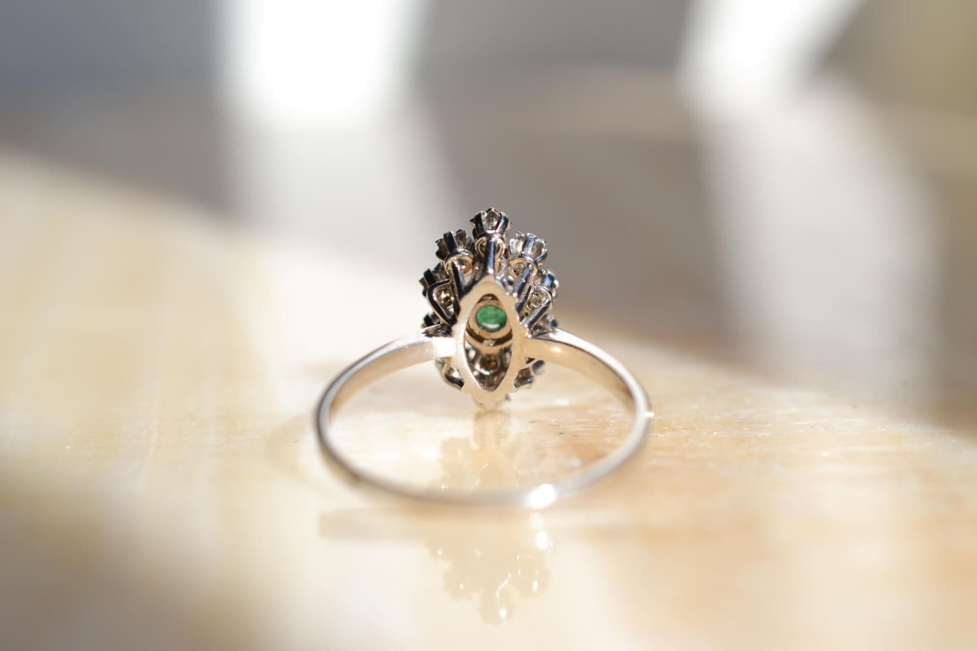 Bague Marguerite Émeraude et Diamants