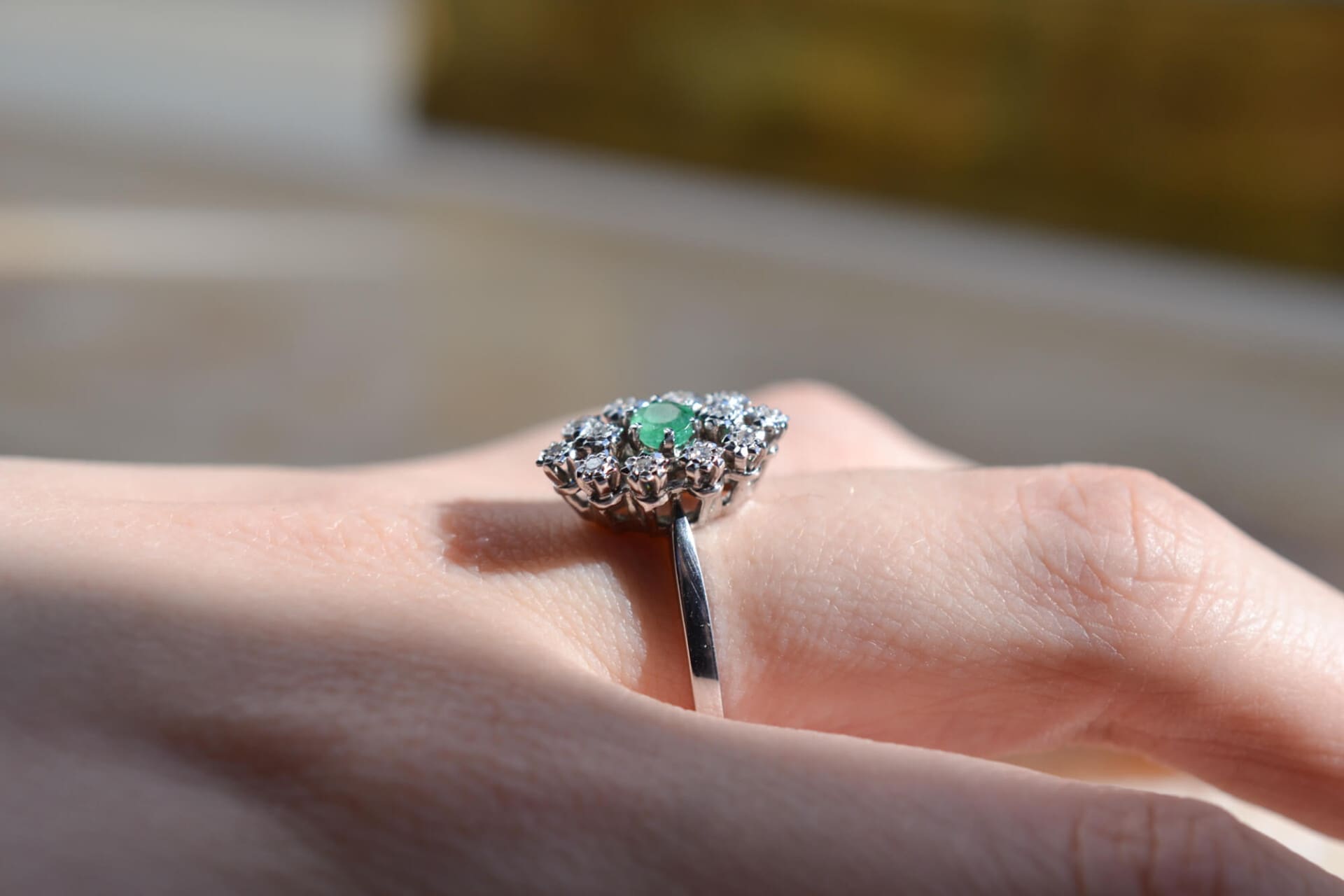 Bague Marguerite Émeraude et Diamants