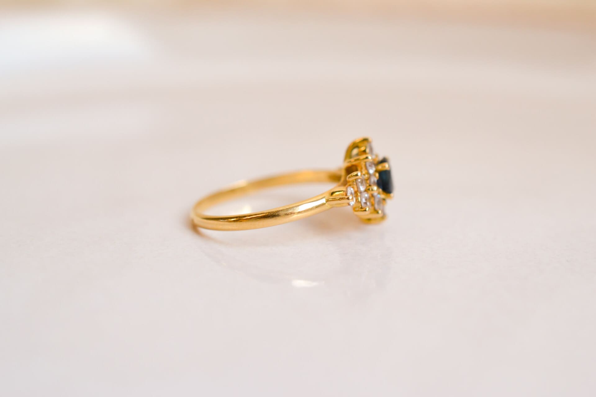 Bague Marguerite Saphir épaulé Oxydes