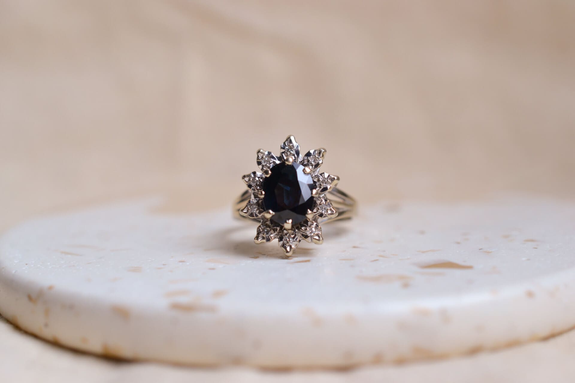 Marguerite Or blanc Saphir et Diamants