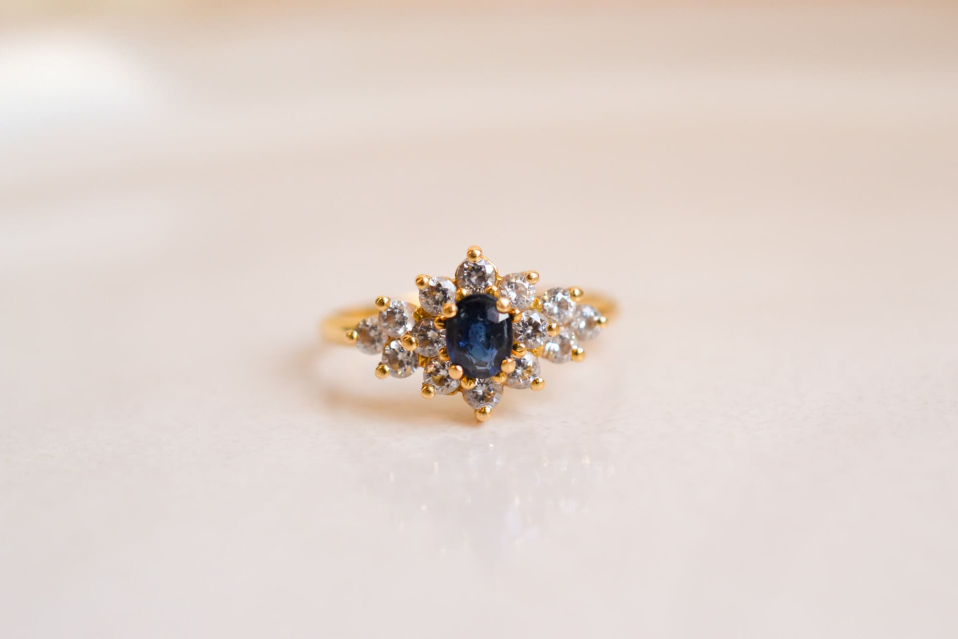 Bague Marguerite Saphir épaulé Oxydes