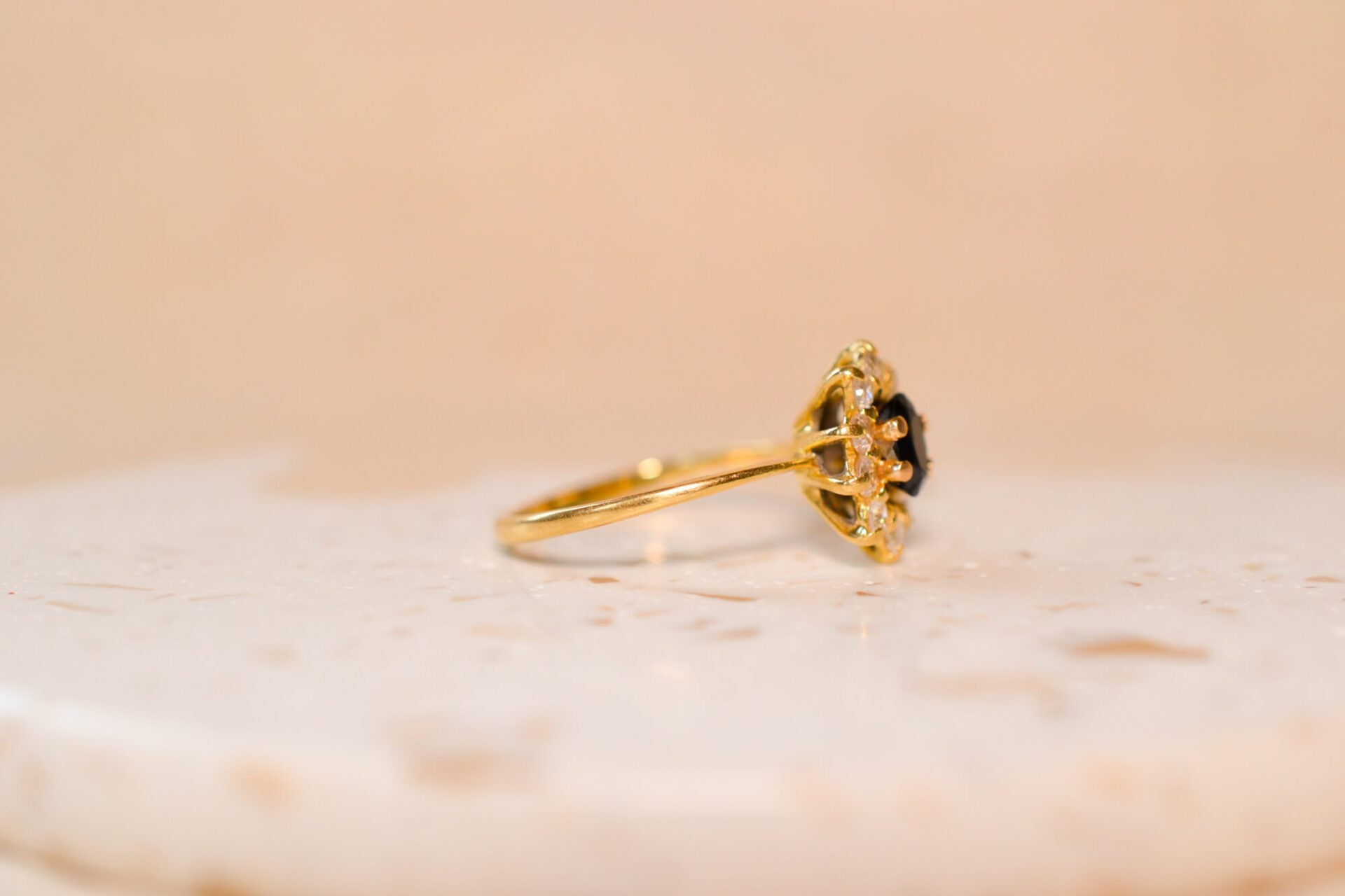 Bague Marguerite Saphir entourage Oxydes