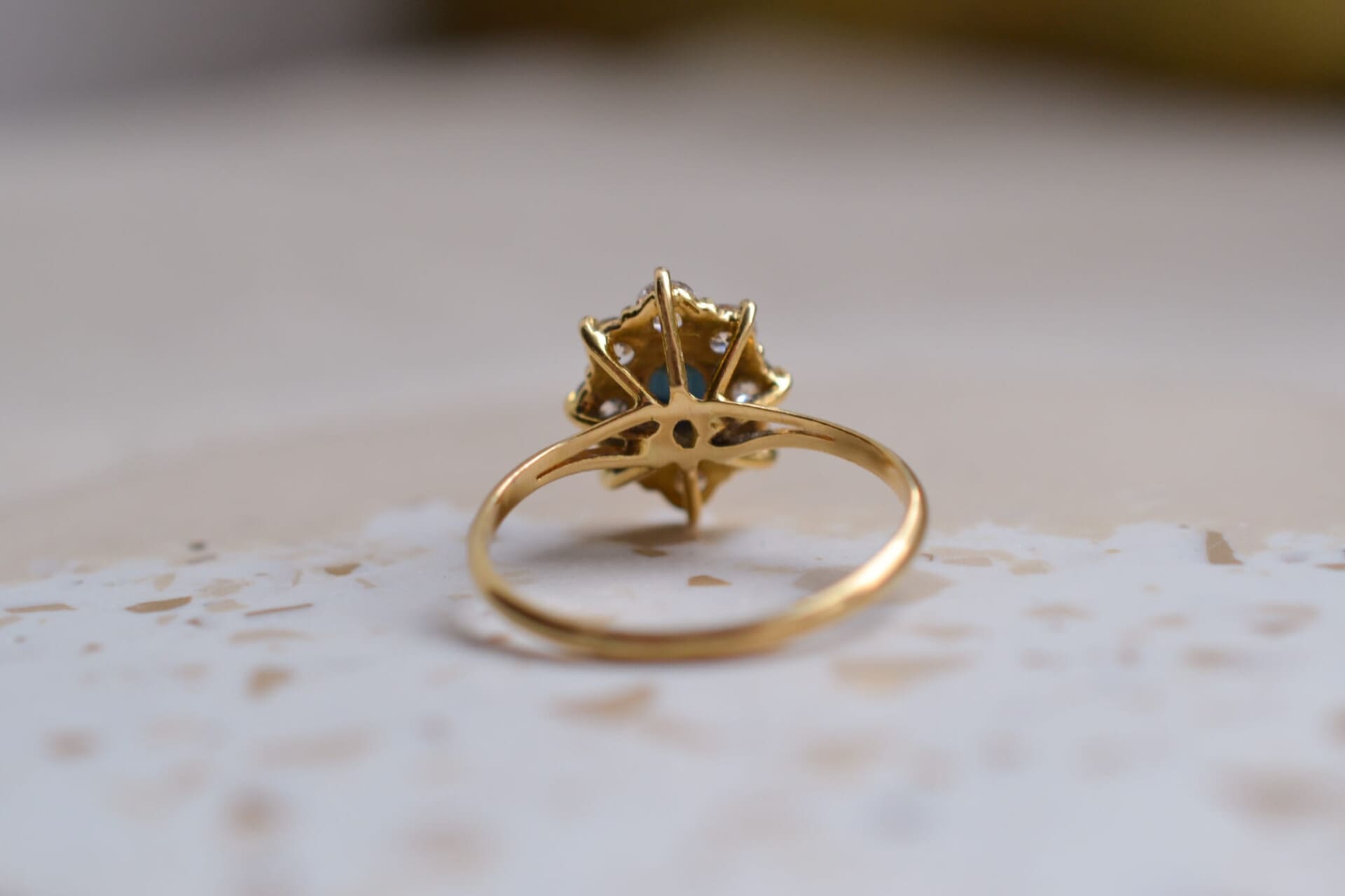 Bague Marguerite ovale Saphir et Oxydes