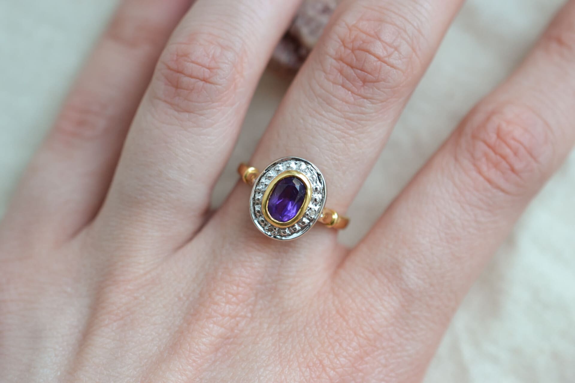 Bague Marguerite pierre violette et Diamants