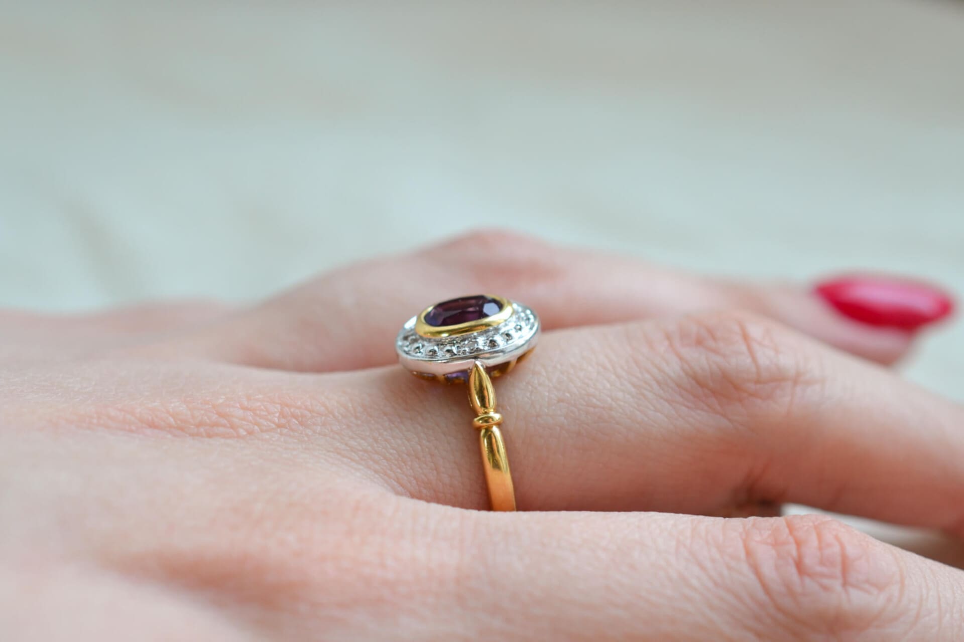 Bague Marguerite pierre violette et Diamants