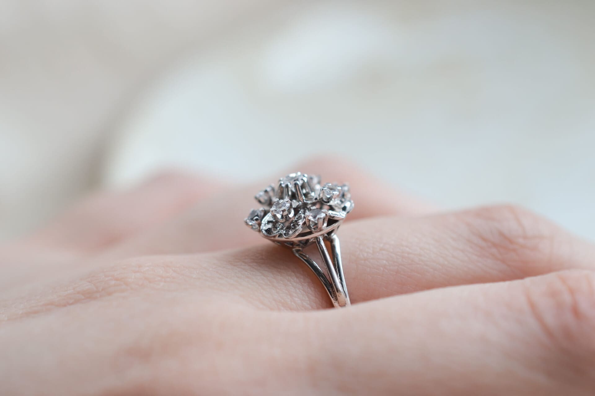 Bague Marguerite pierres blanches