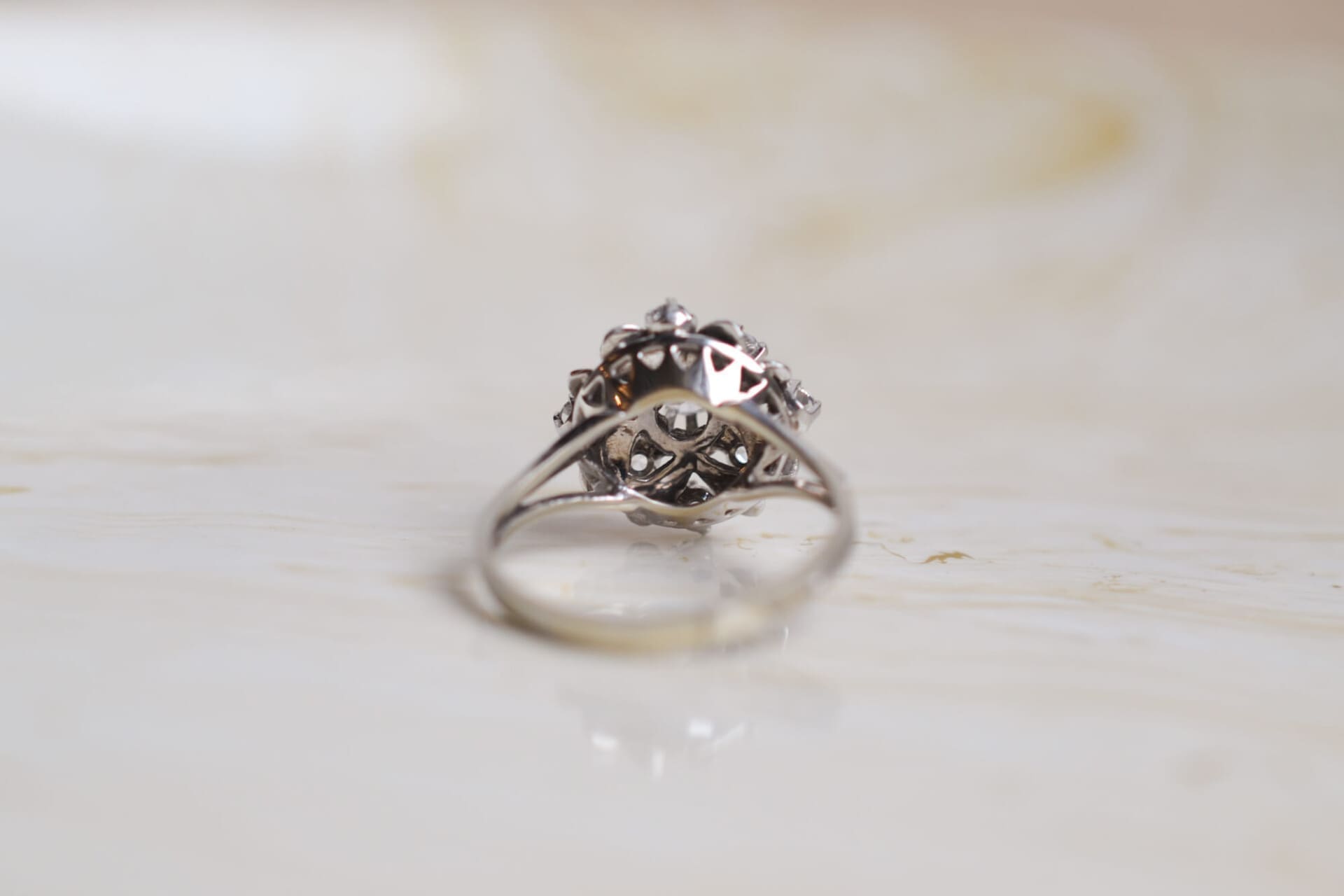 Bague Marguerite pierres blanches