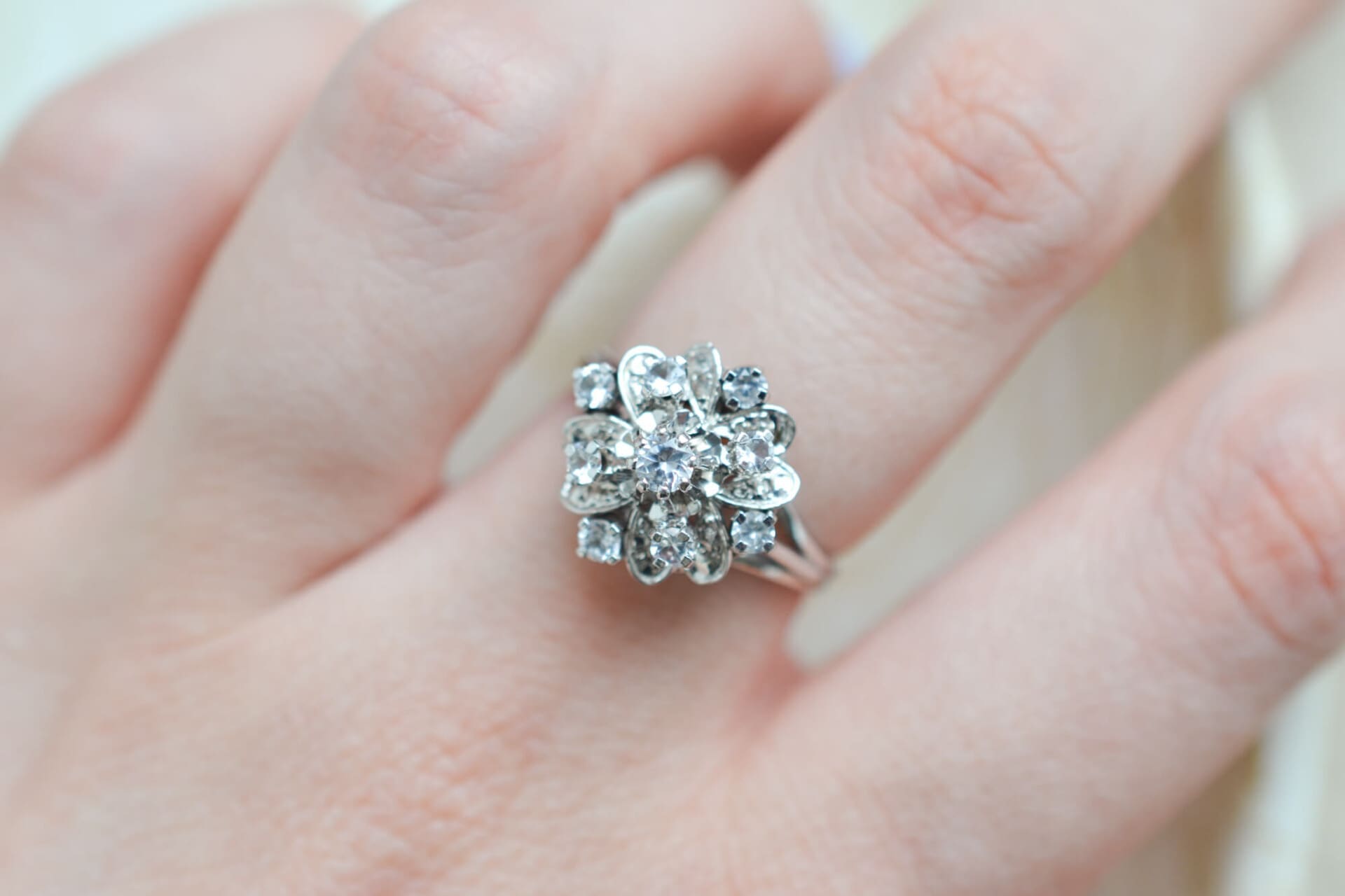 Bague Marguerite pierres blanches
