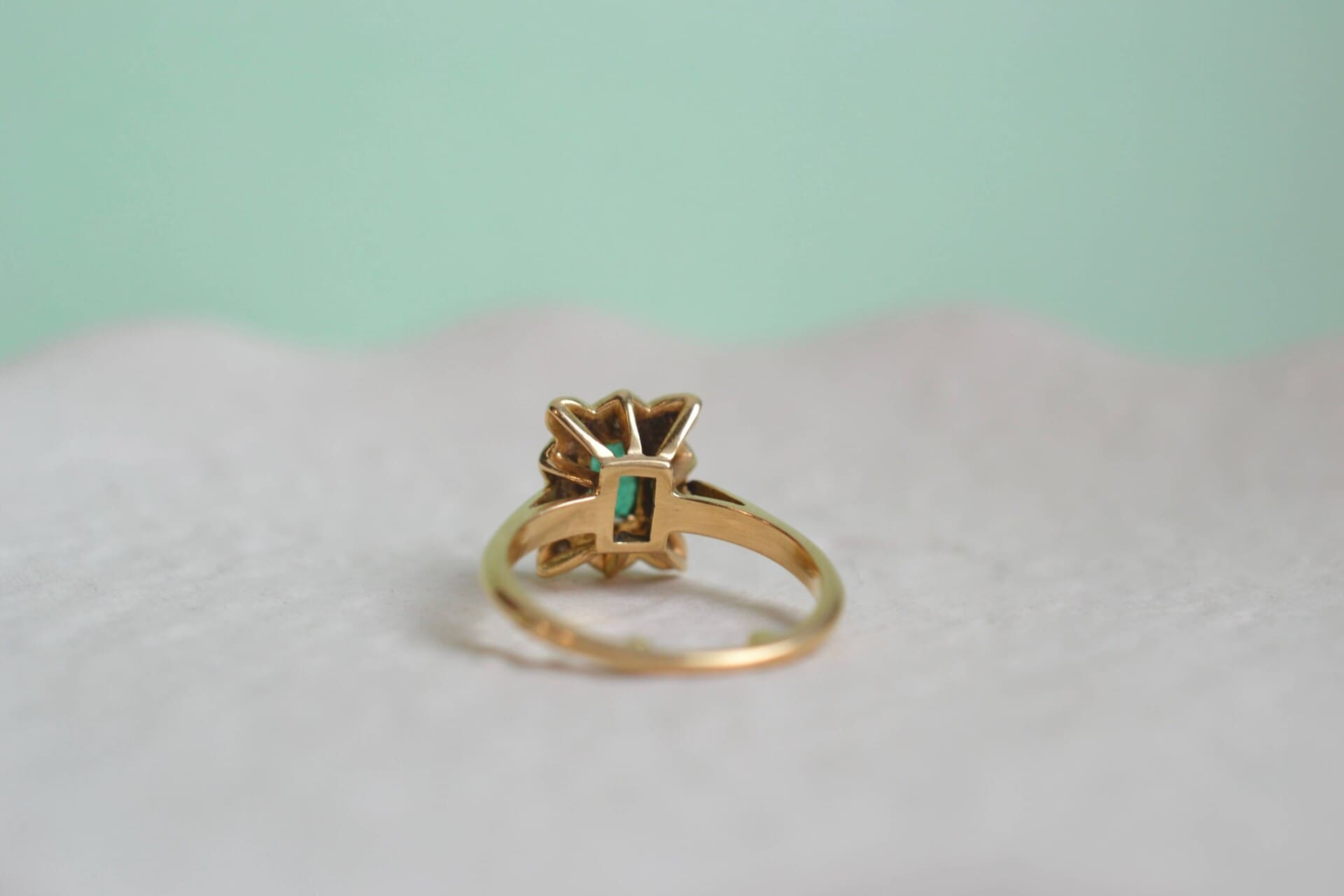 Bague Marguerite rectangulaire Émeraude et Diamants