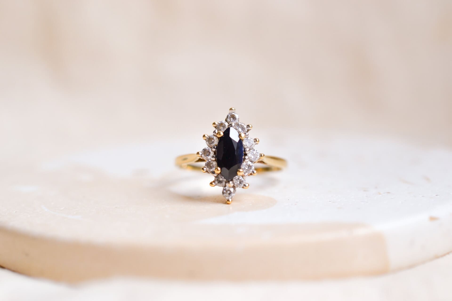 Bague Marquise Saphir et Oxydes