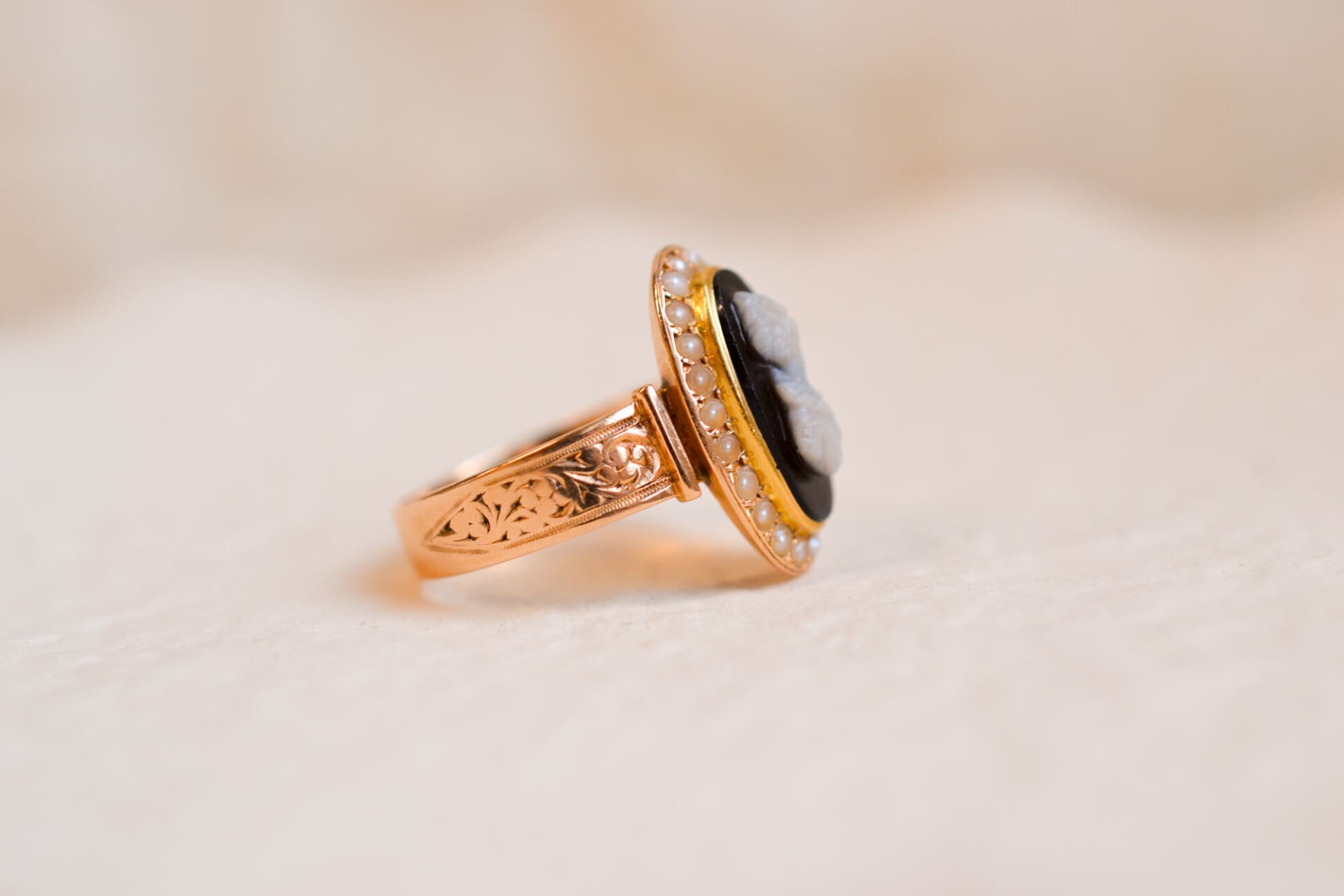 Bague Marquise Camée sur Agate et demi-perles