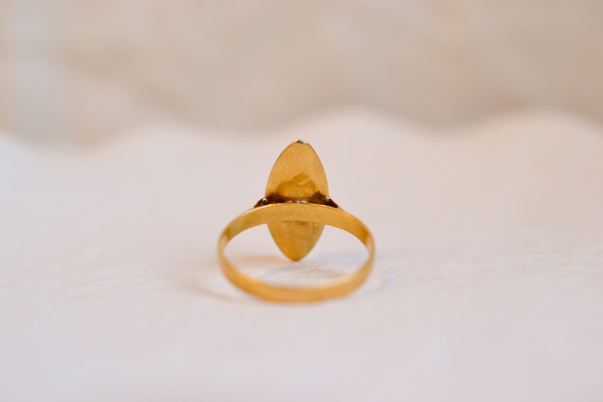 Bague Navette pierre verte