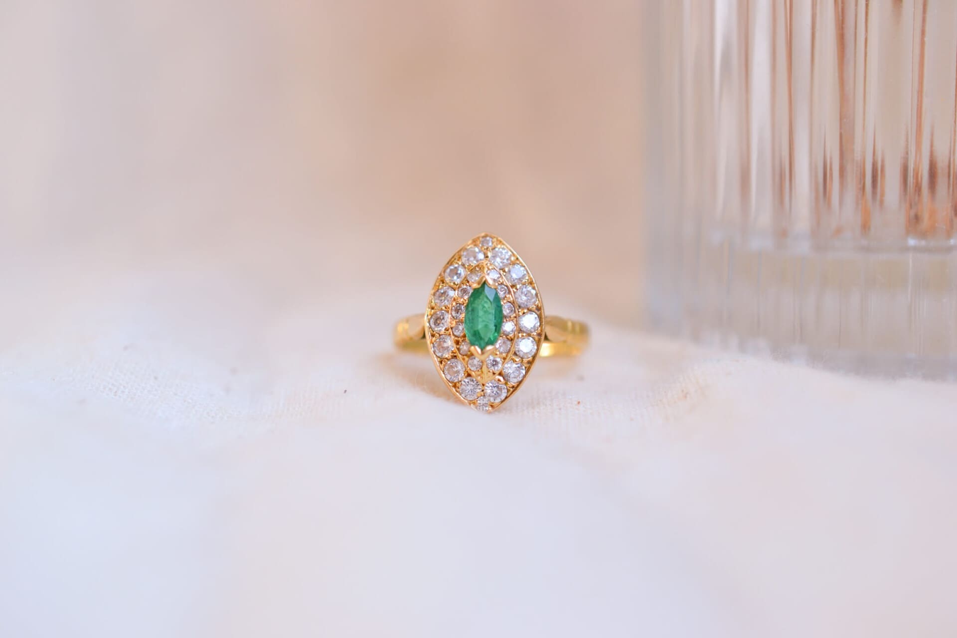 Bague Marquise Émeraude et Oxydes