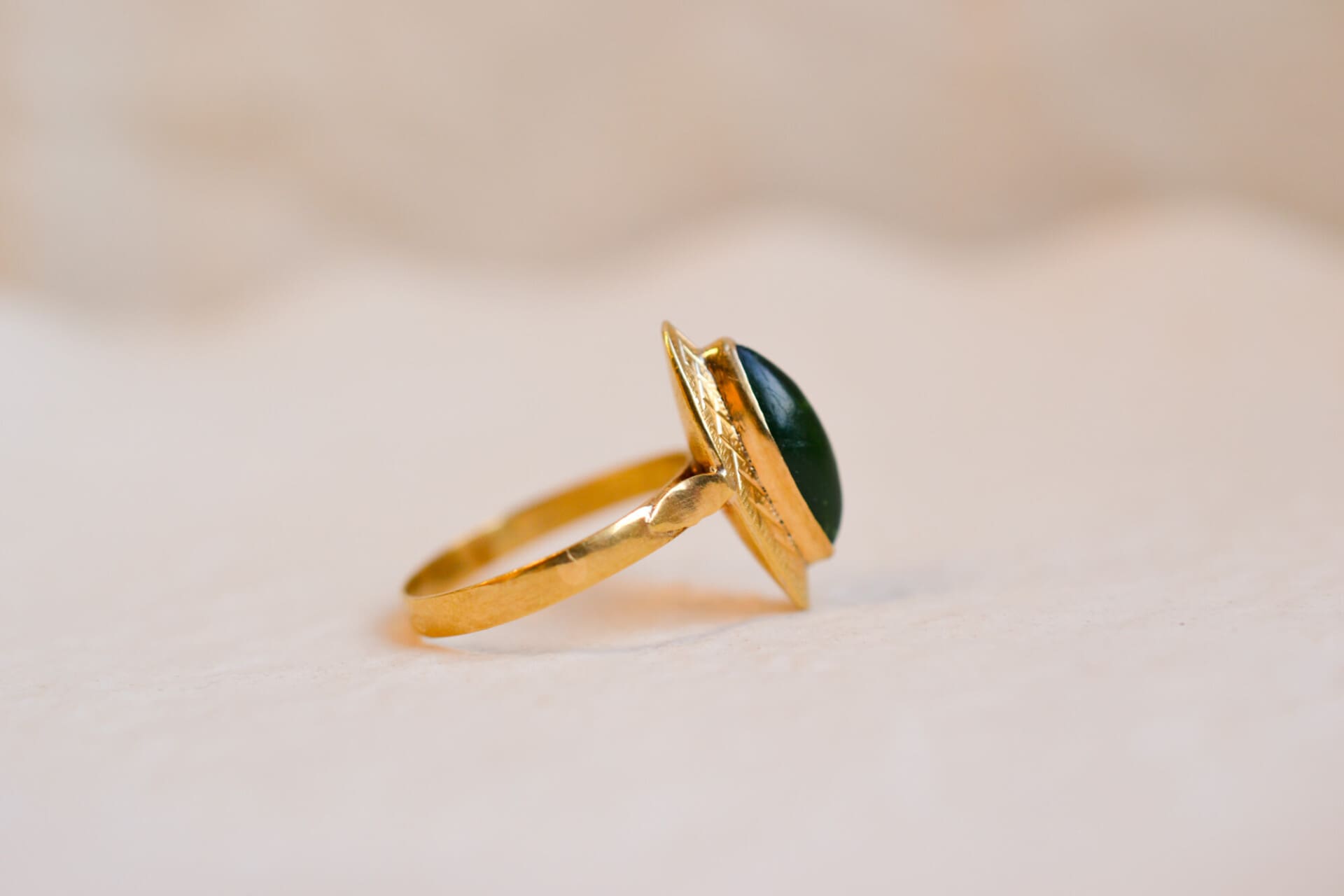 Bague Navette pierre verte