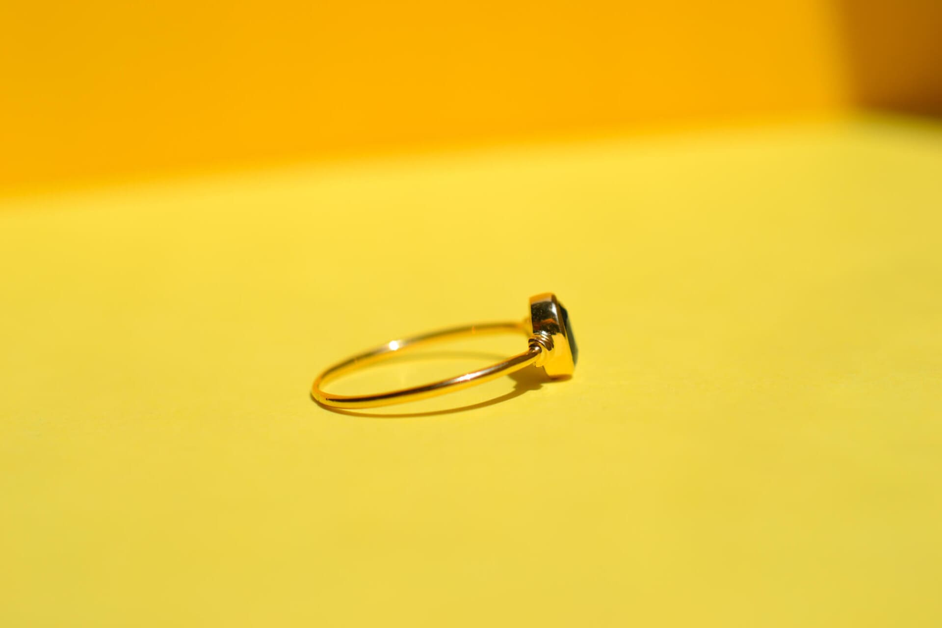 Bague Or jaune Saphir serti clos