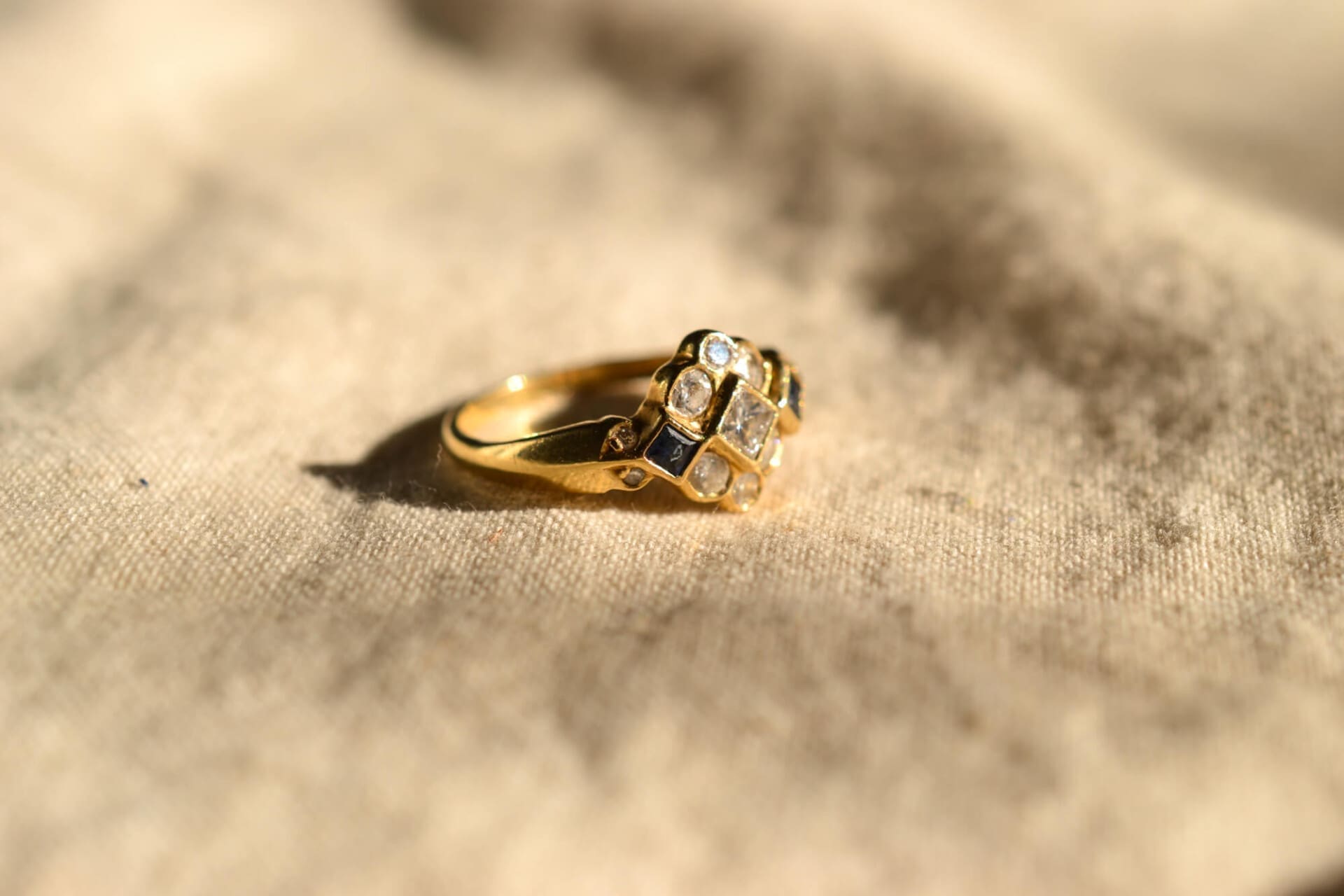 Bague Saphir et Diamants géométriques
