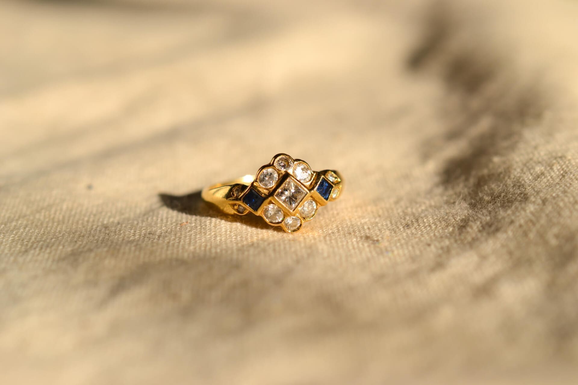 Bague Saphir et Diamants géométriques