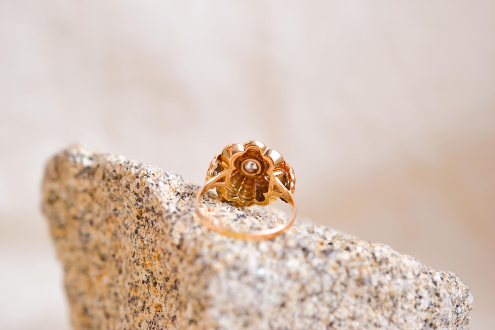 Bague Diamant fleur godronnée