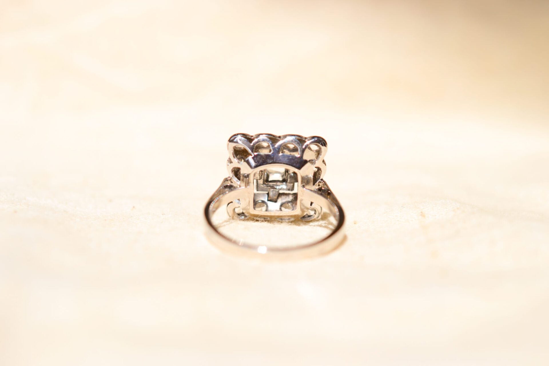 Bague carrée Or blanc Oxydes