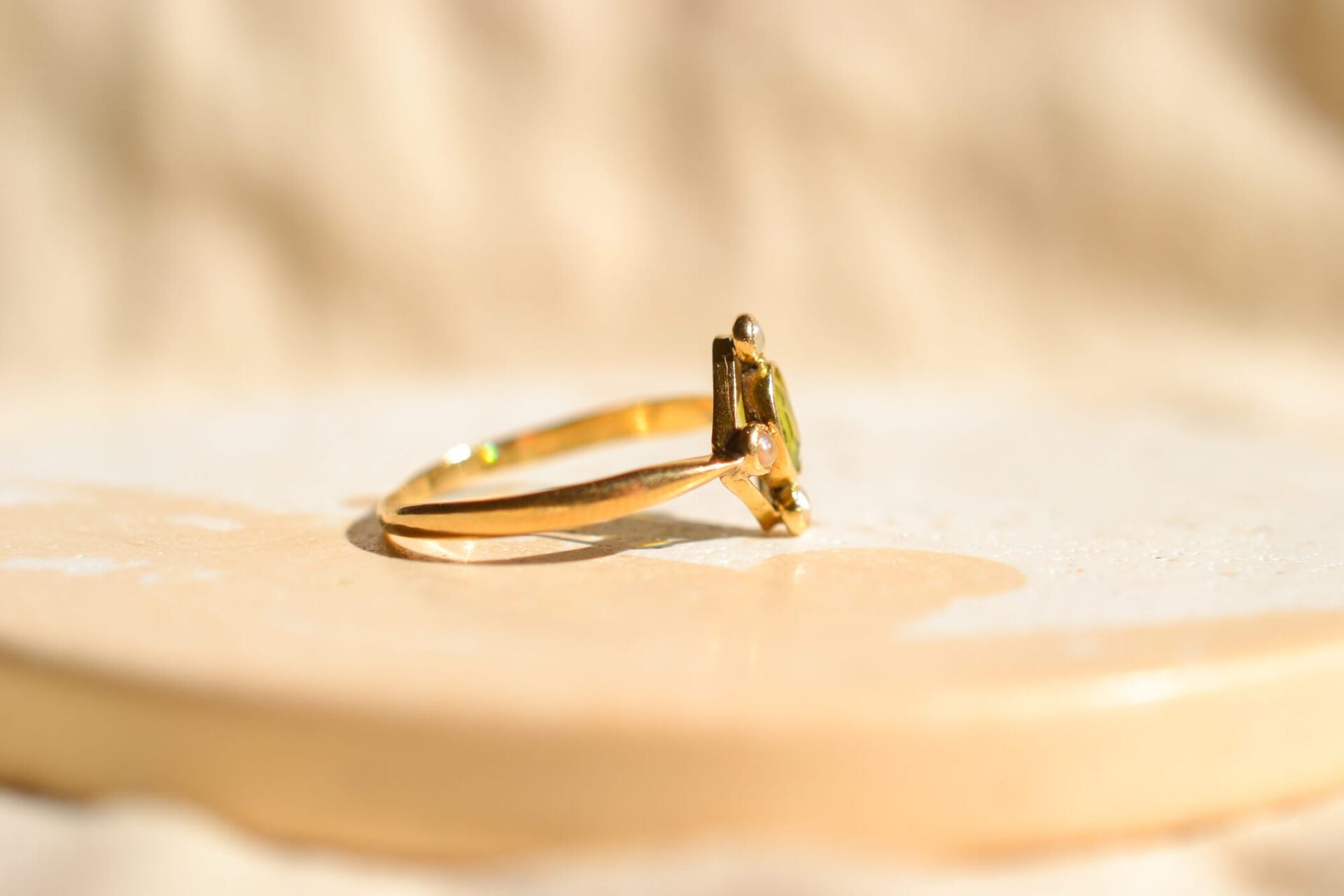 Bague ovale Doublet Grenat Verre et Perles