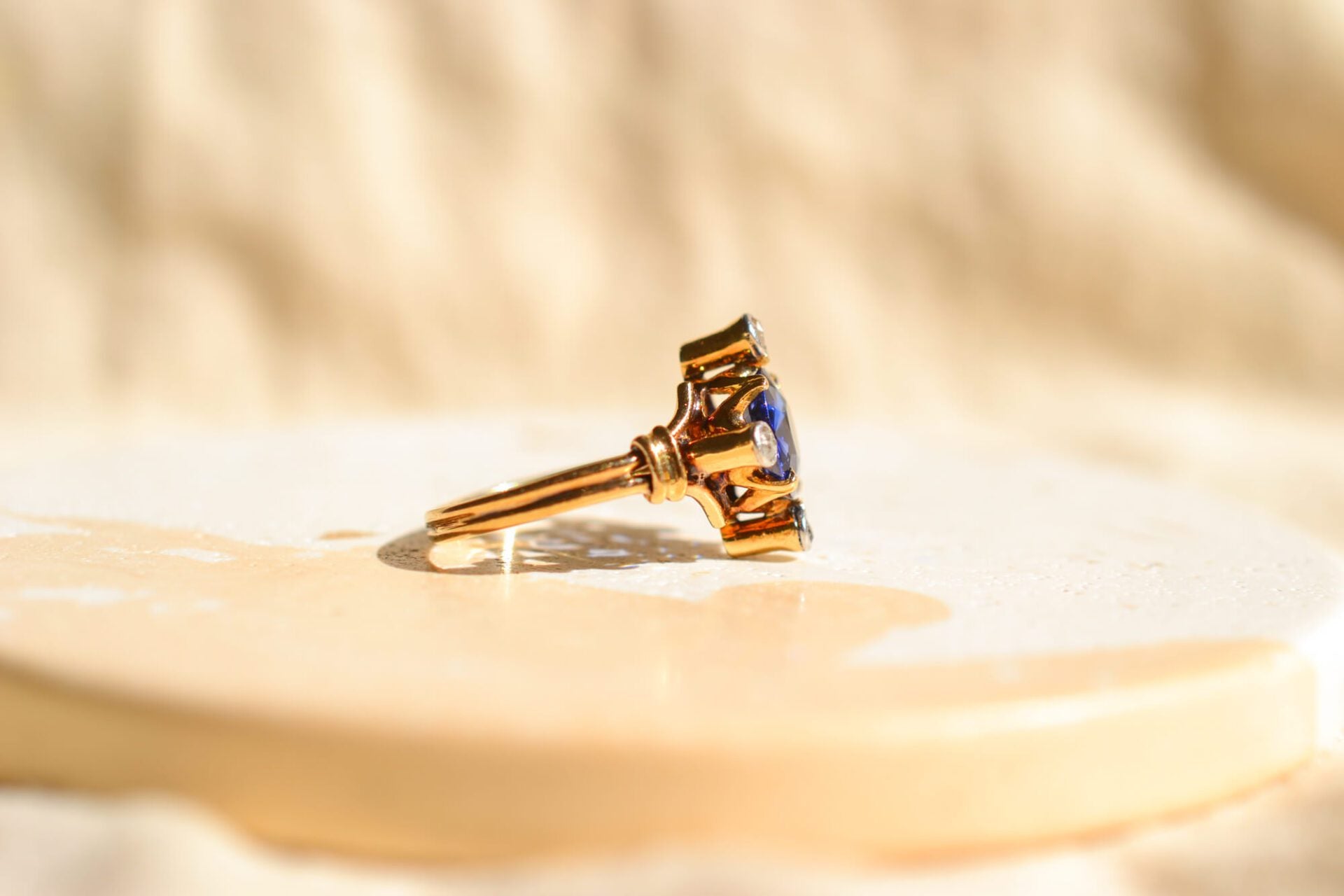 Bague Saphir de synthèse et Diamants