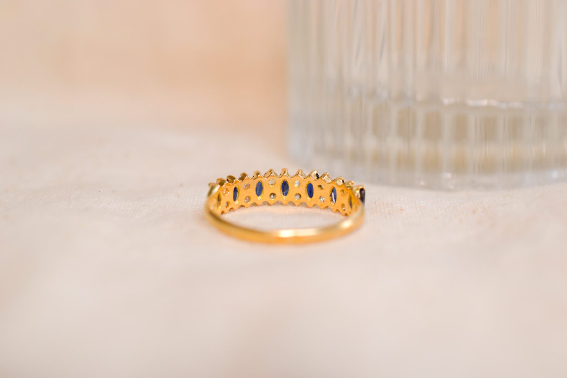 Bague Jarretière Saphirs et Oxydes