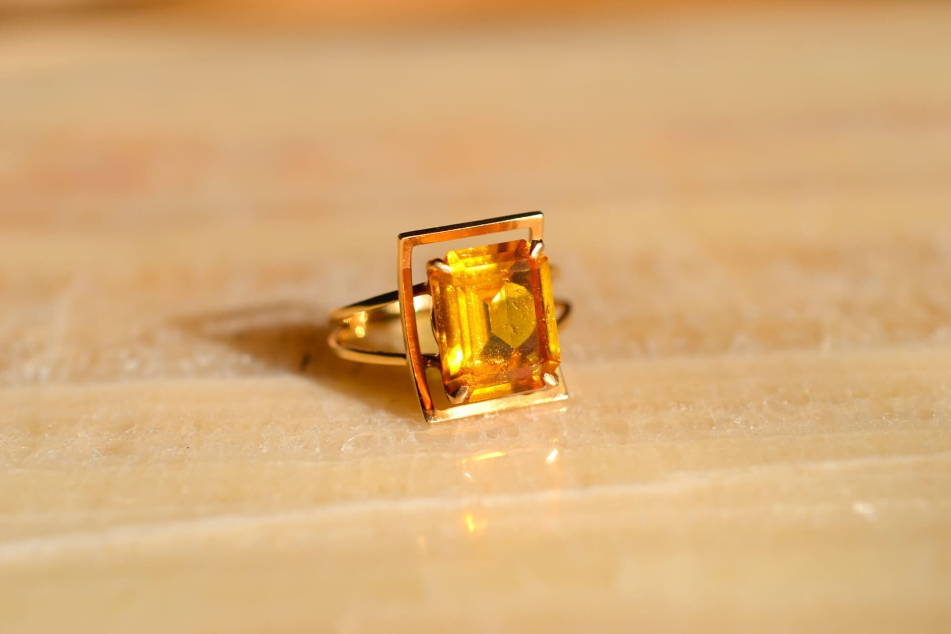 Bague ajourée Saphir orange rectangulaire