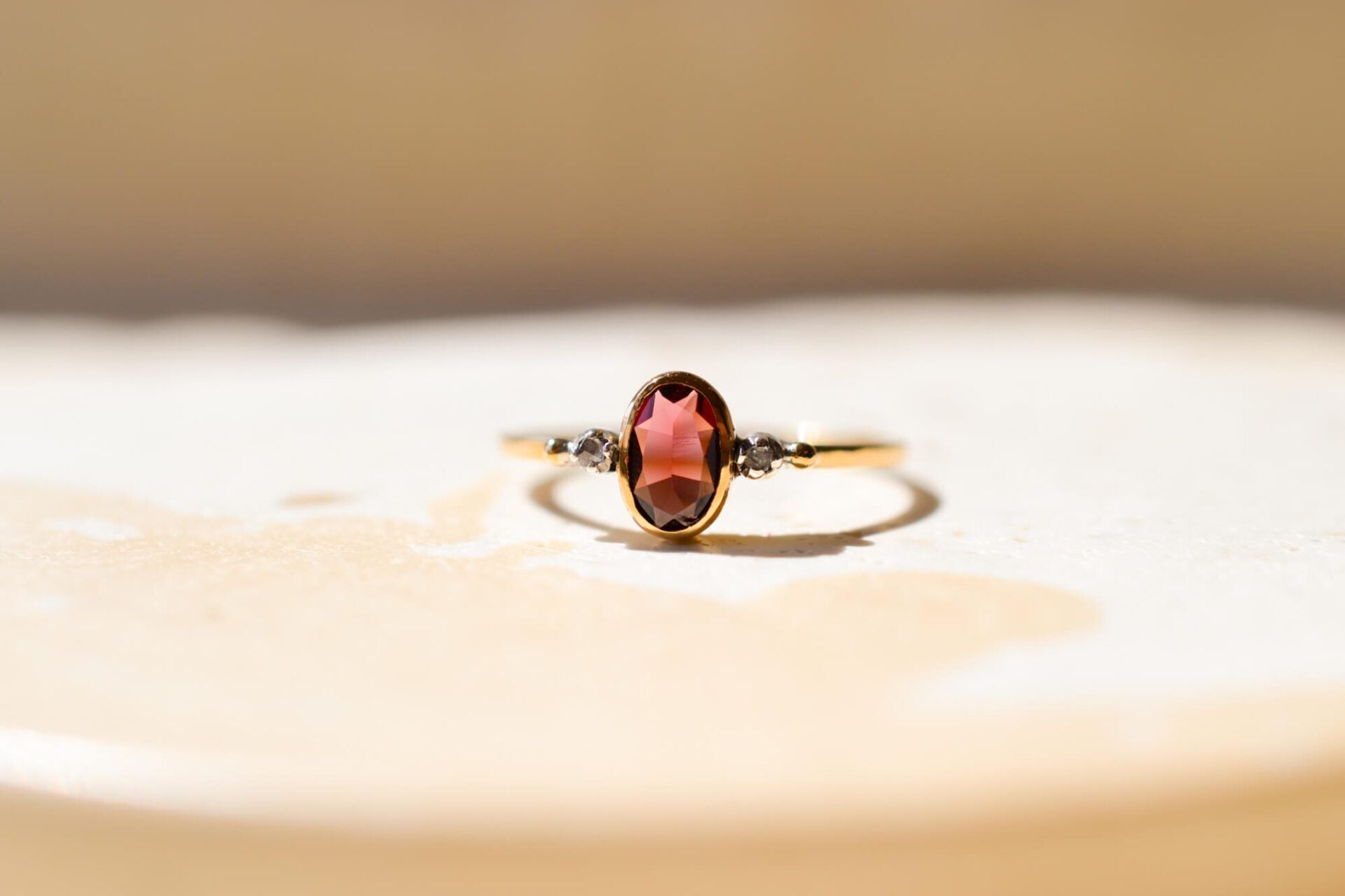 Bague Grenat Almandin épaulé Diamants