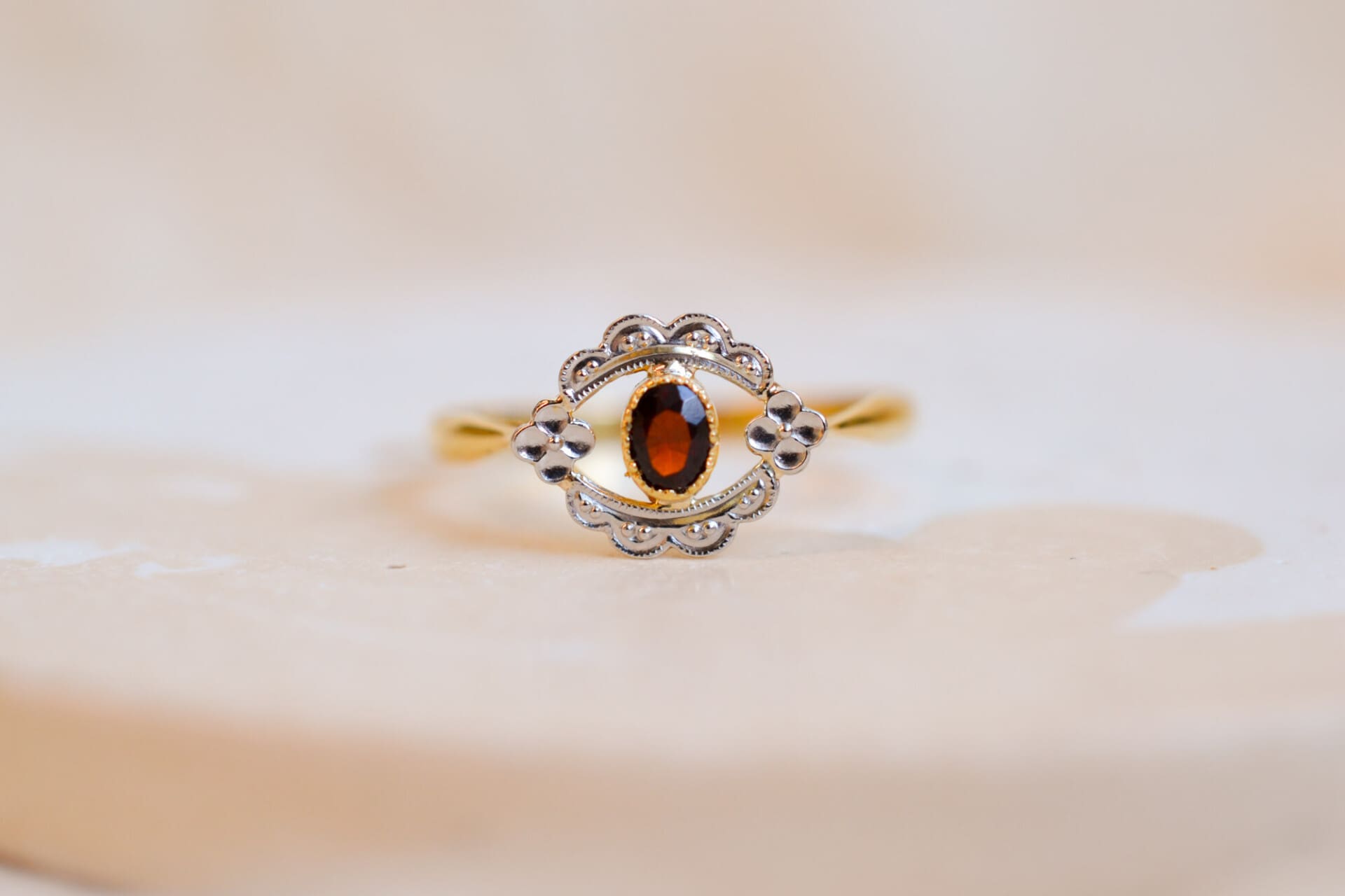 Bague Grenat fleurettes