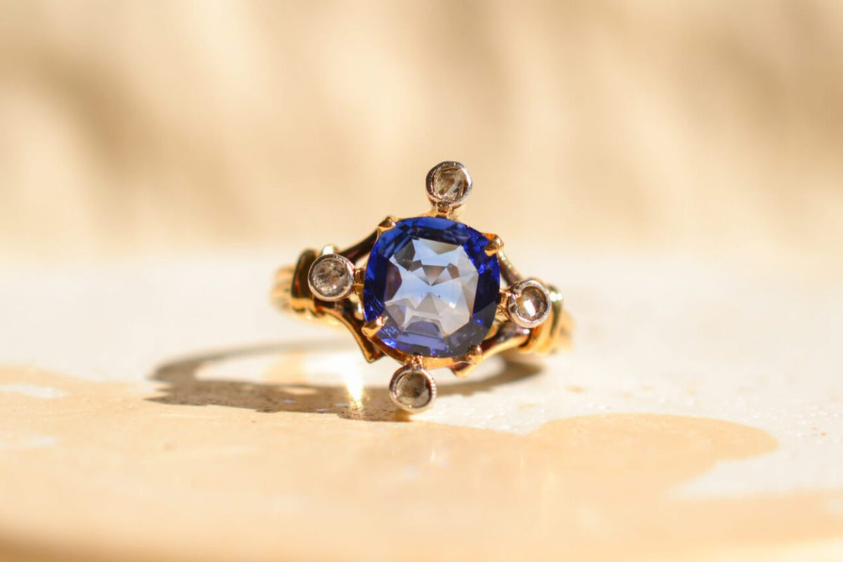 Bague Saphir de synthèse et Diamants
