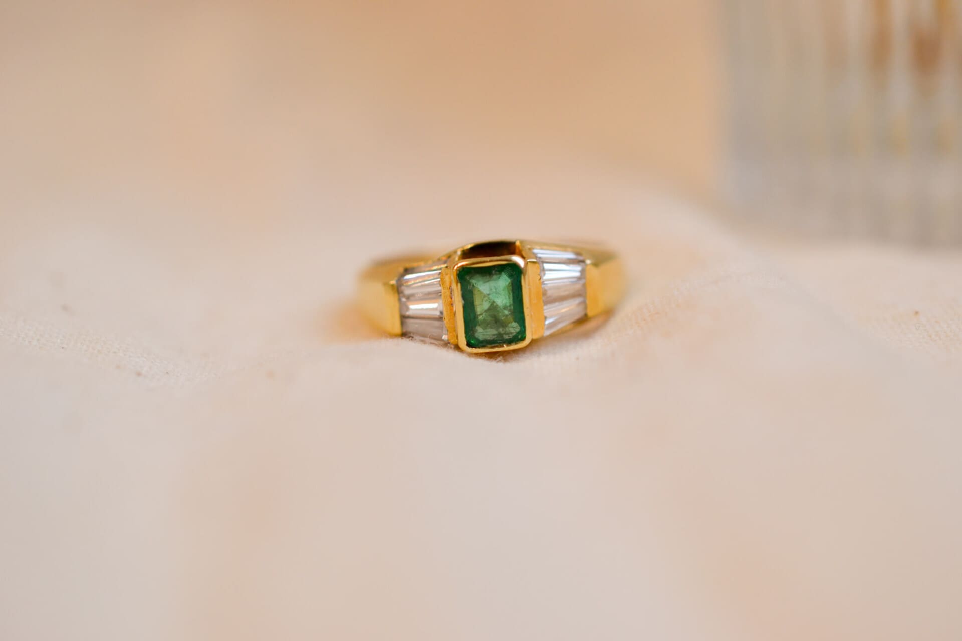 Bague baguettes Diamants et Émeraude