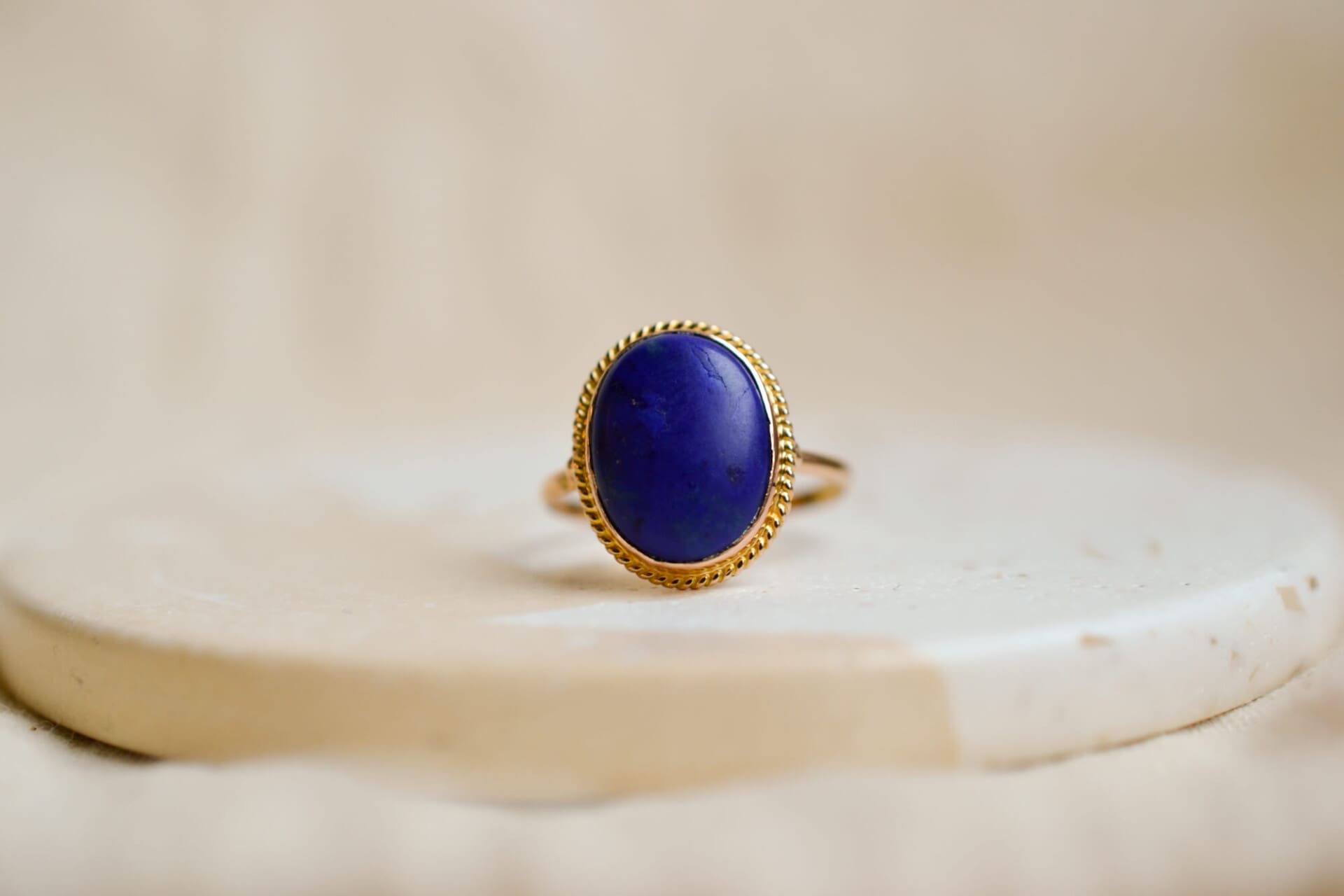 Bague ovale cabochon Lapis Lazuli